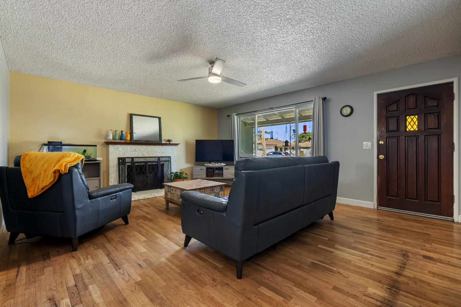 800 Frank Ct, Manteca, CA 95336