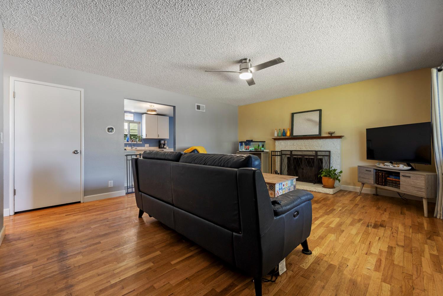 800 Frank Ct, Manteca, CA 95336