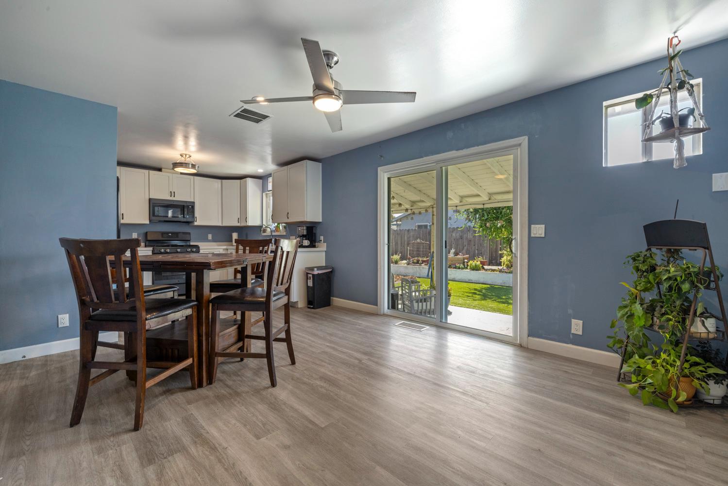 800 Frank Ct, Manteca, CA 95336