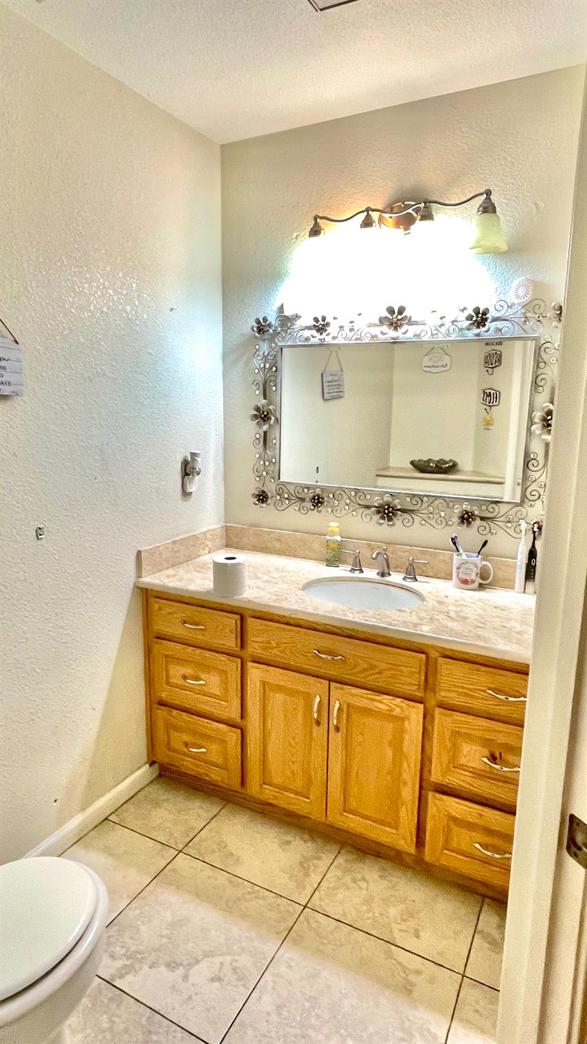 1740 N Berkeley Ave, Turlock, CA 95382