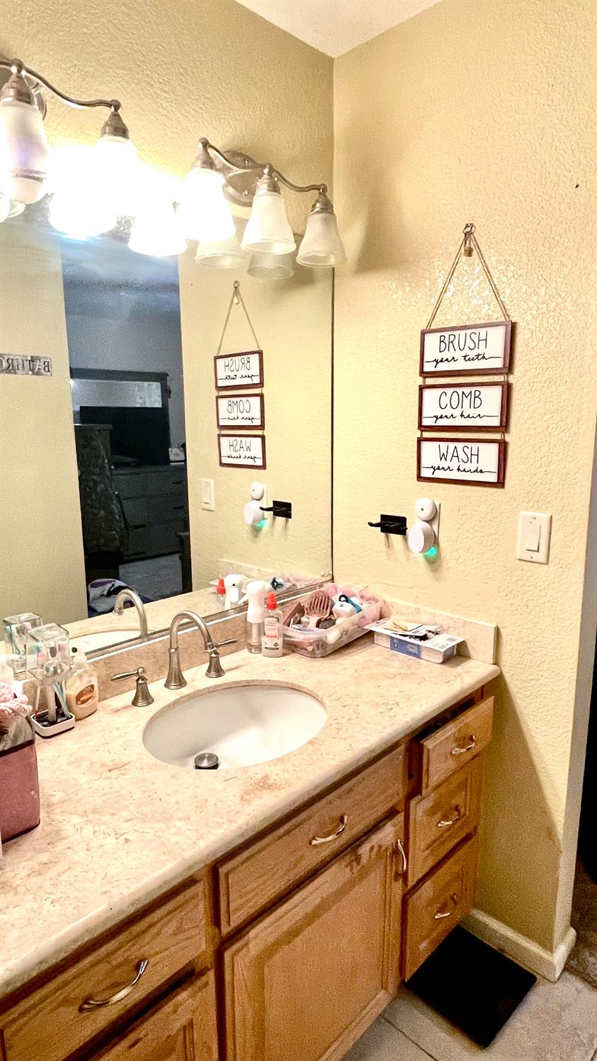 1740 N Berkeley Ave, Turlock, CA 95382