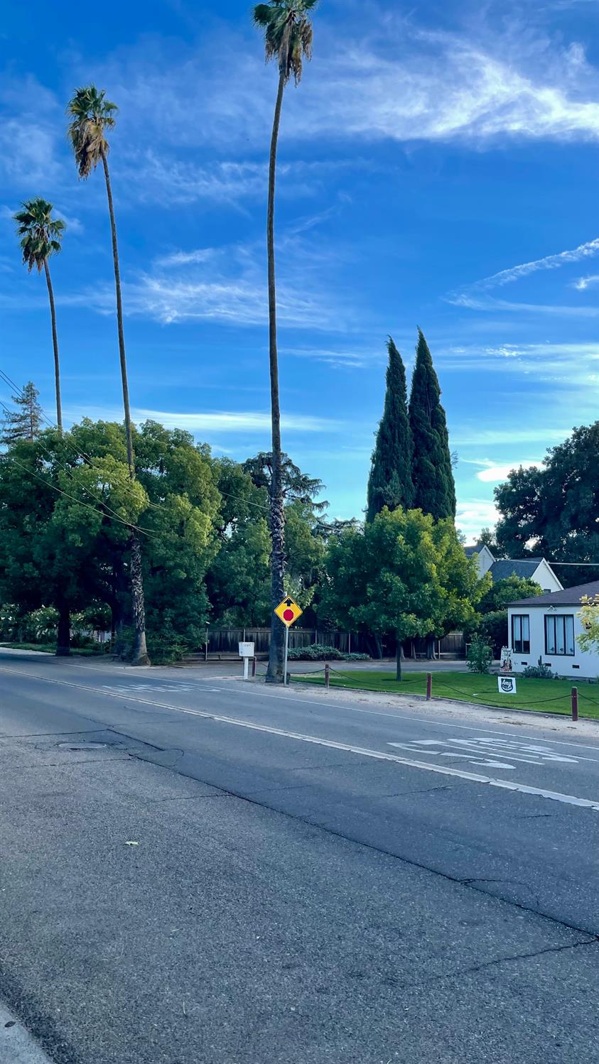 1740 N Berkeley Ave, Turlock, CA 95382