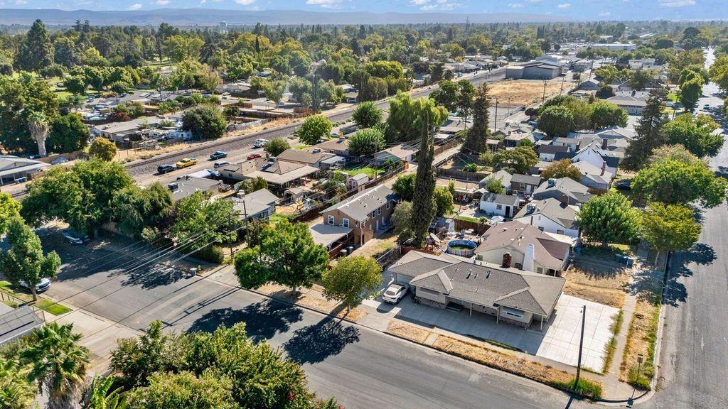 2324 Q St, Merced, CA 95340