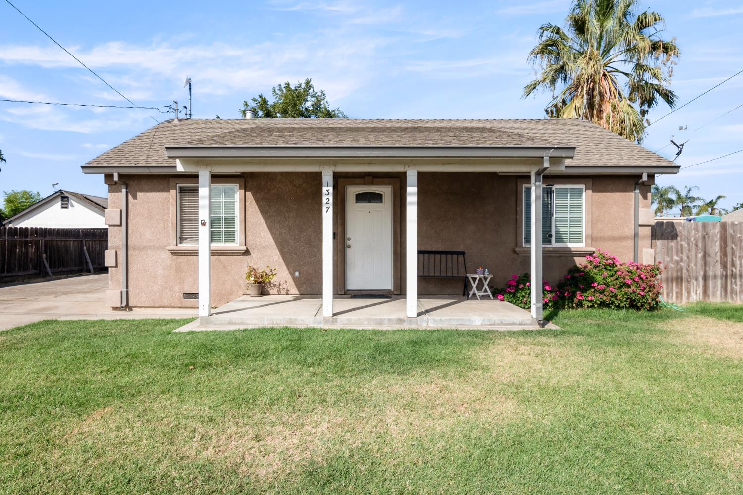 1329 1327 Irwin Ave, Escalon, CA 95320