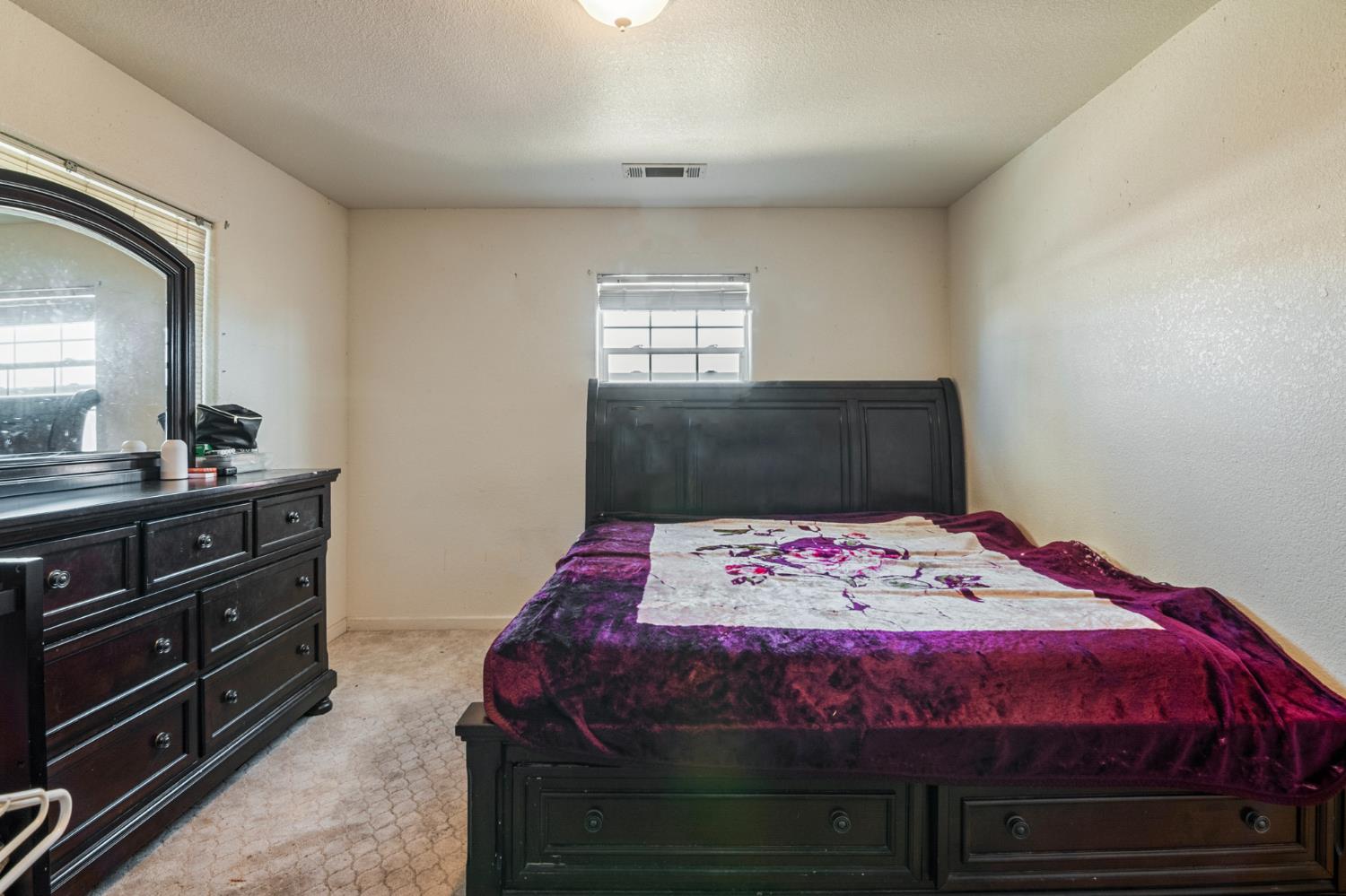 1329 1327 Irwin Ave, Escalon, CA 95320