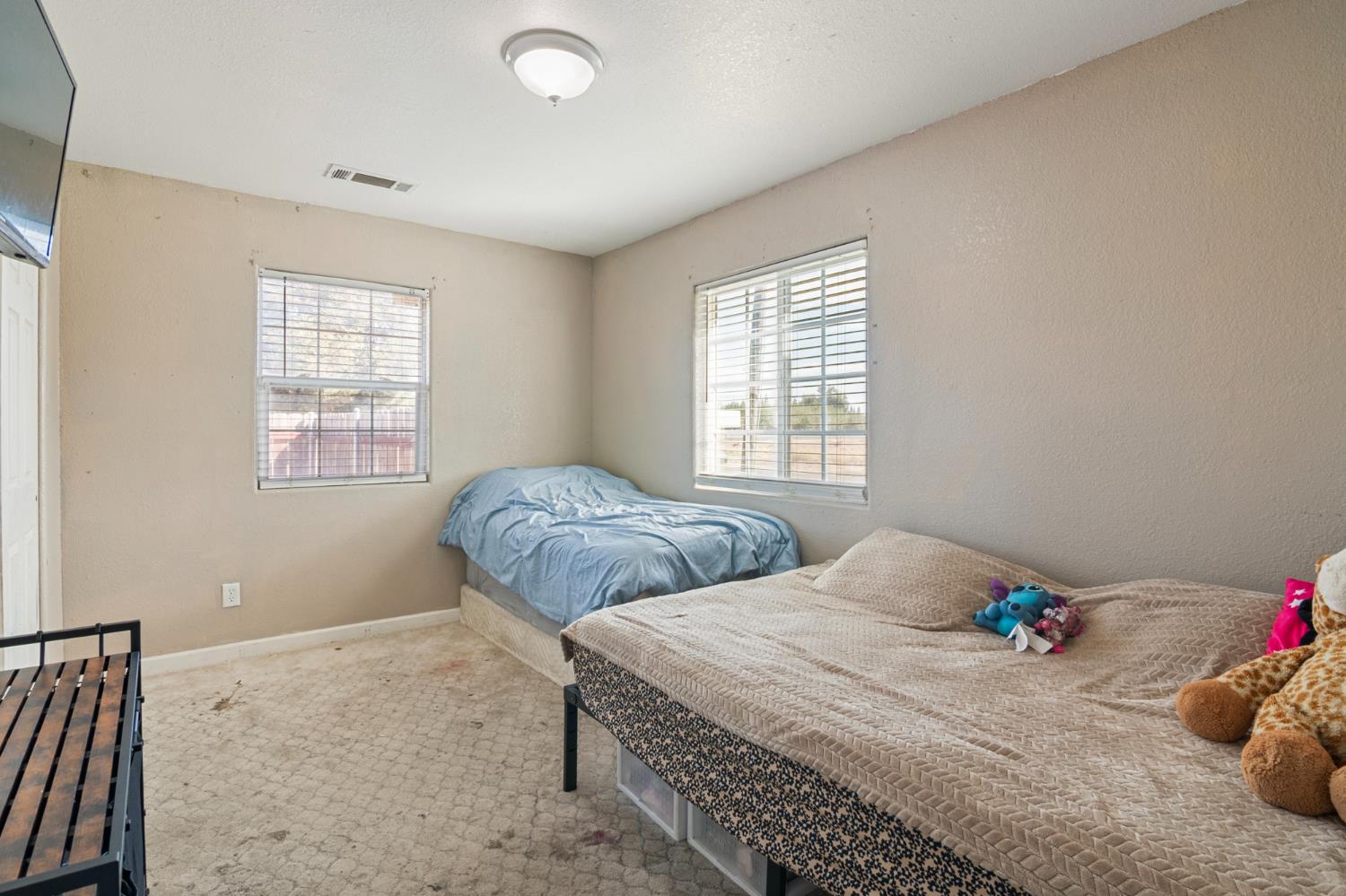 1329 1327 Irwin Ave, Escalon, CA 95320