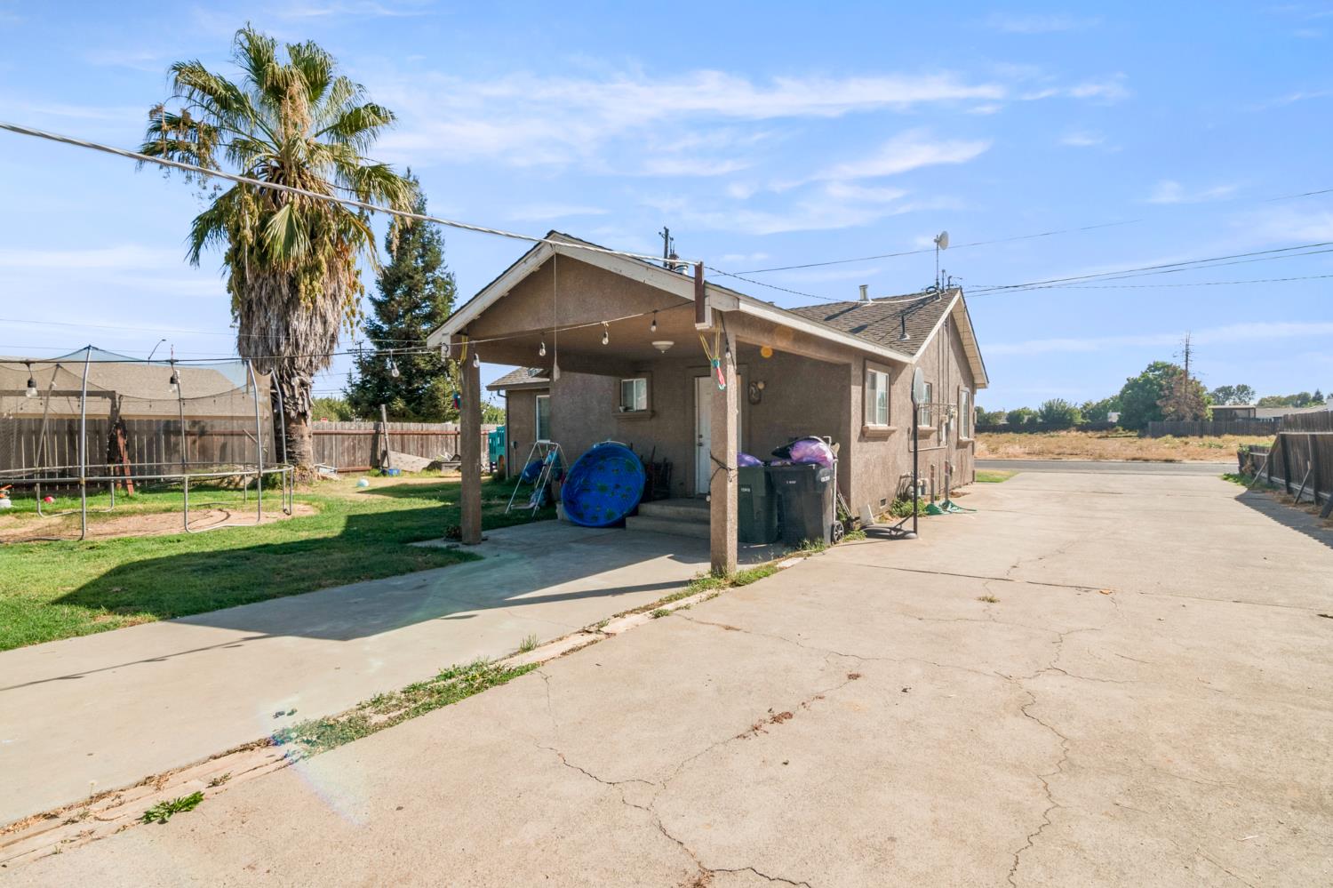 1329 1327 Irwin Ave, Escalon, CA 95320