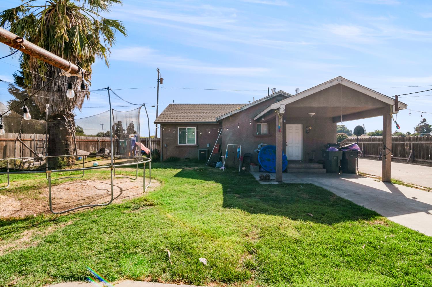1329 1327 Irwin Ave, Escalon, CA 95320