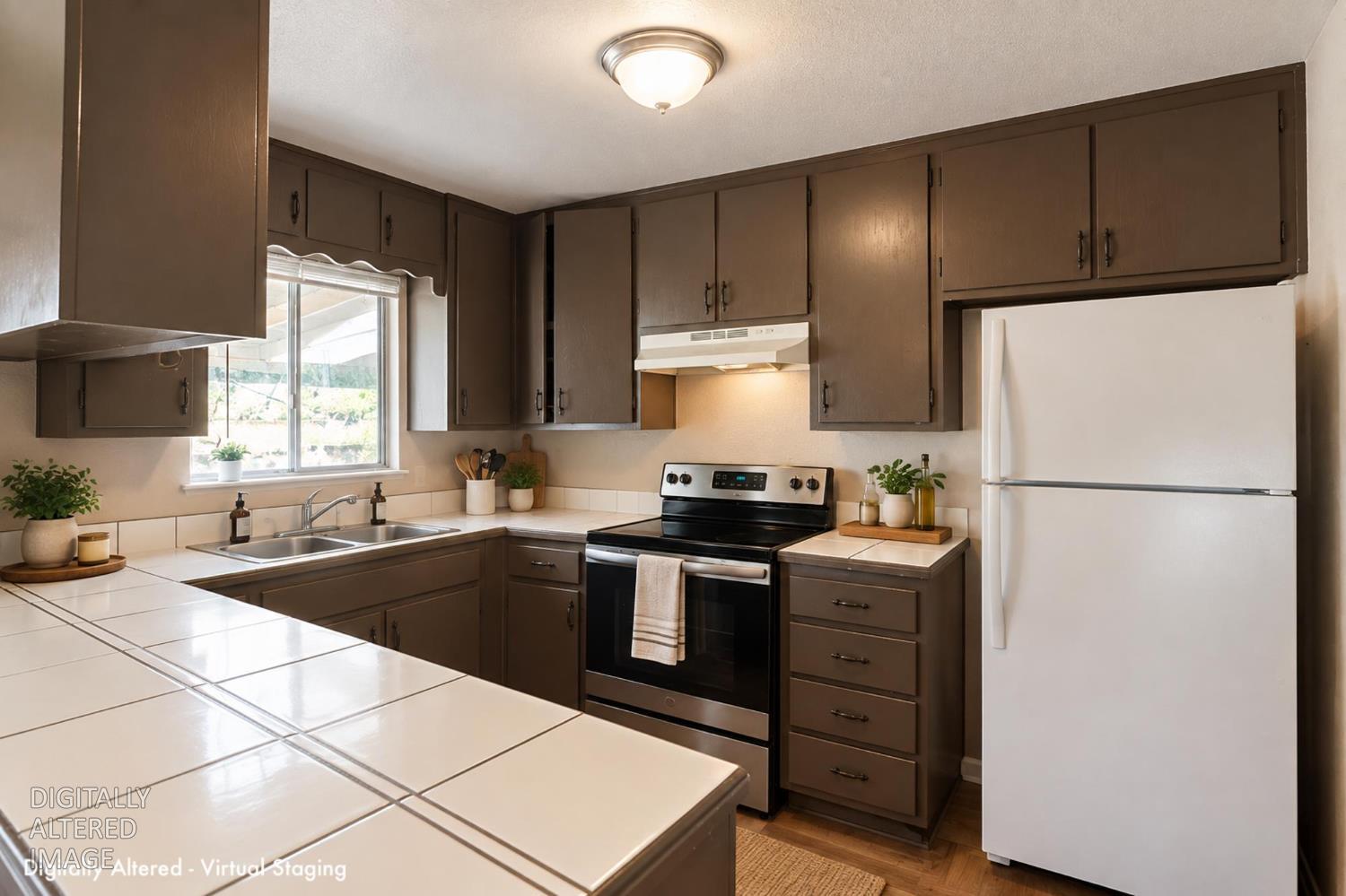 1329 1327 Irwin Ave, Escalon, CA 95320
