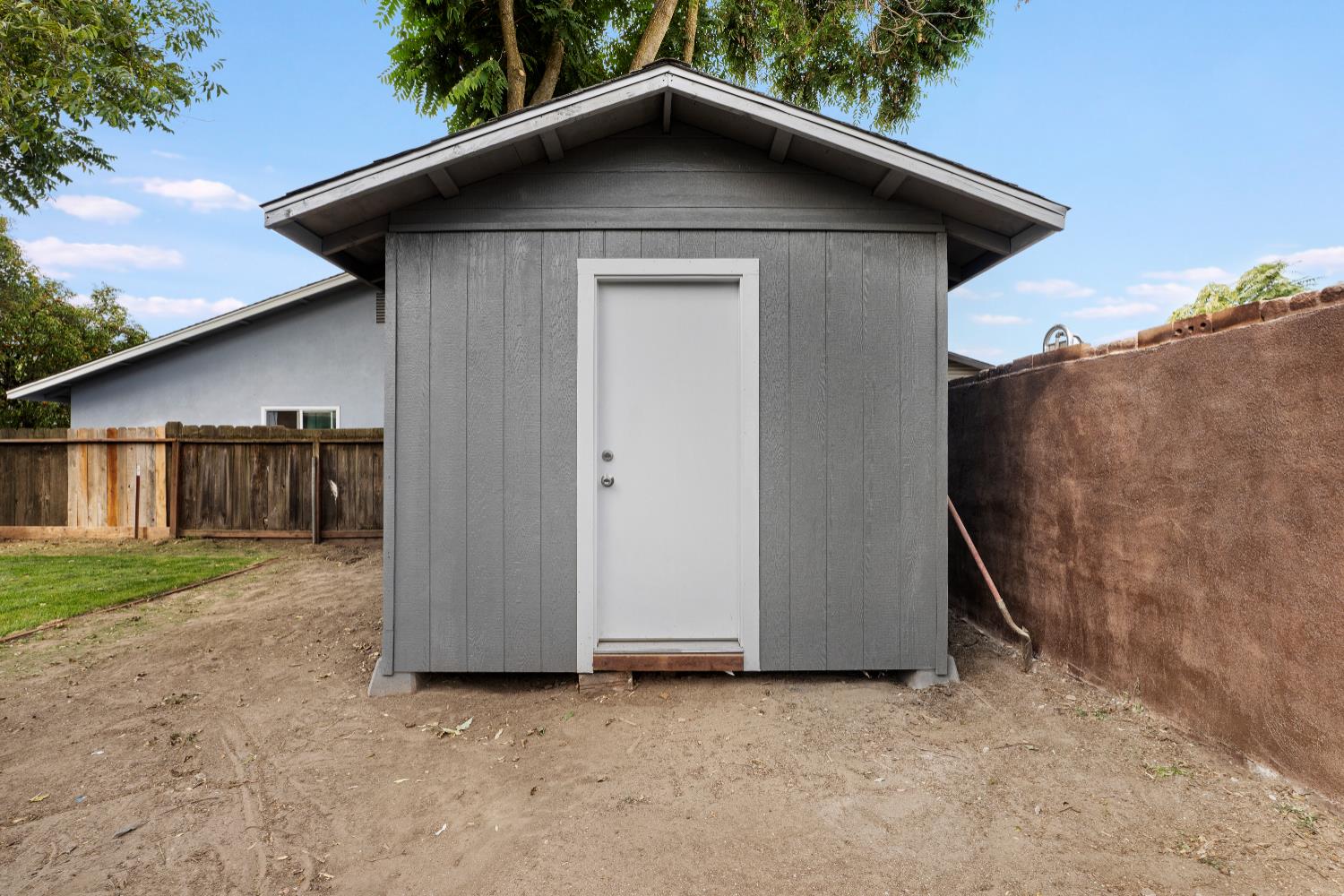 328 N 3rd Ave, Oakdale, CA 95361