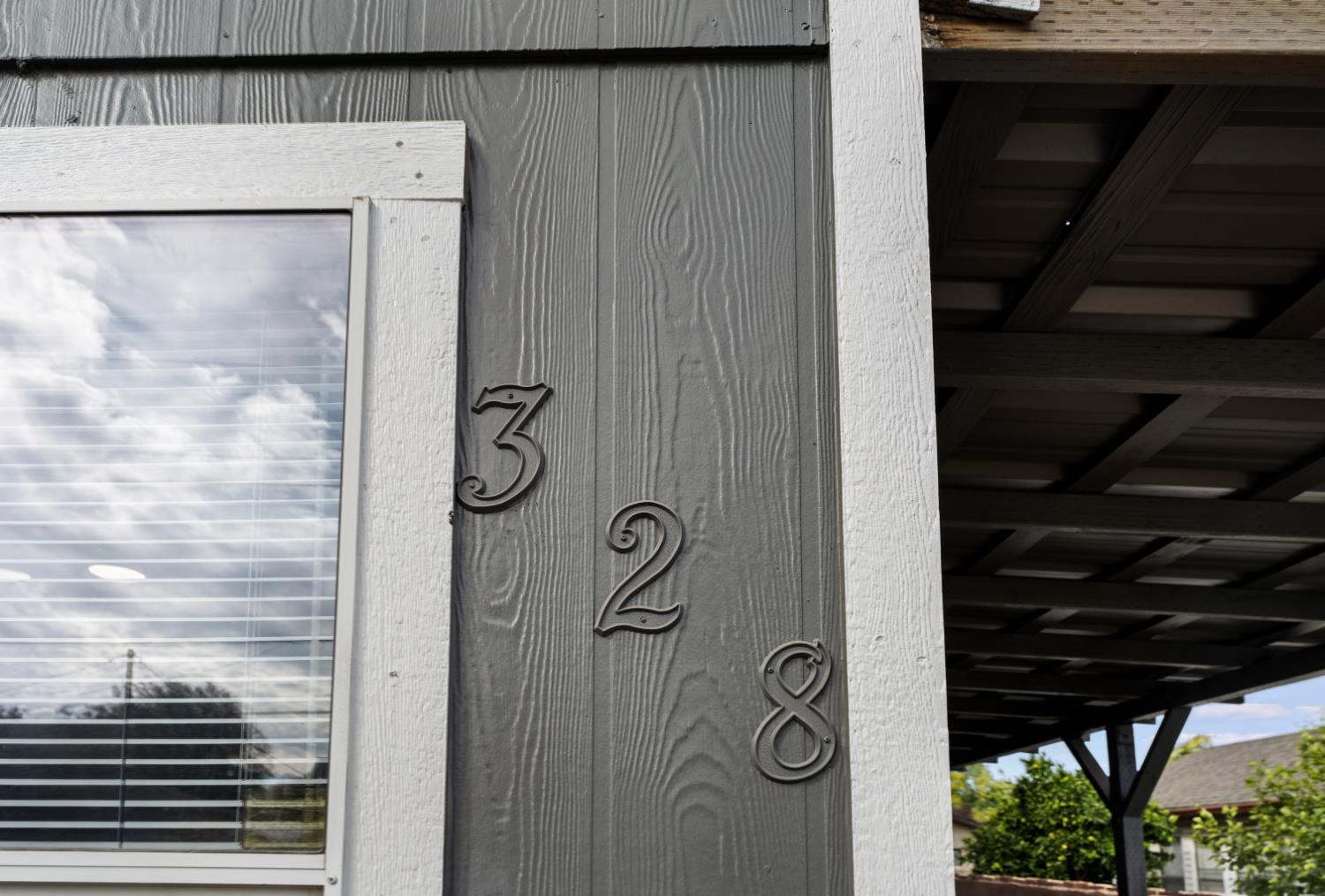328 N 3rd Ave, Oakdale, CA 95361