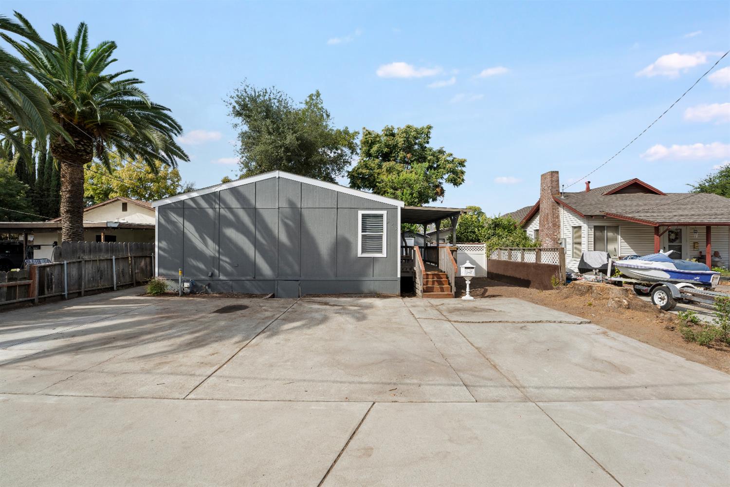 328 N 3rd Ave, Oakdale, CA 95361