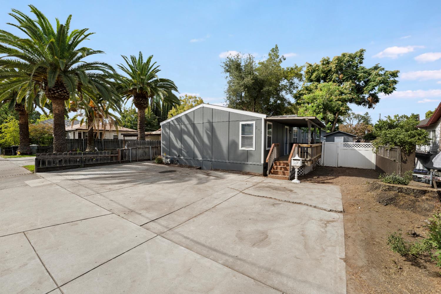 328 N 3rd Ave, Oakdale, CA 95361