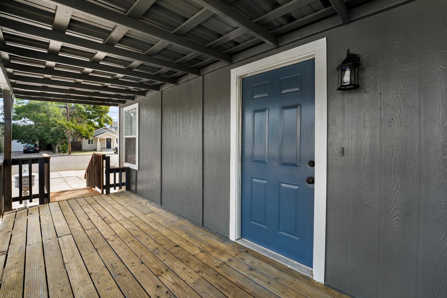 328 N 3rd Ave, Oakdale, CA 95361