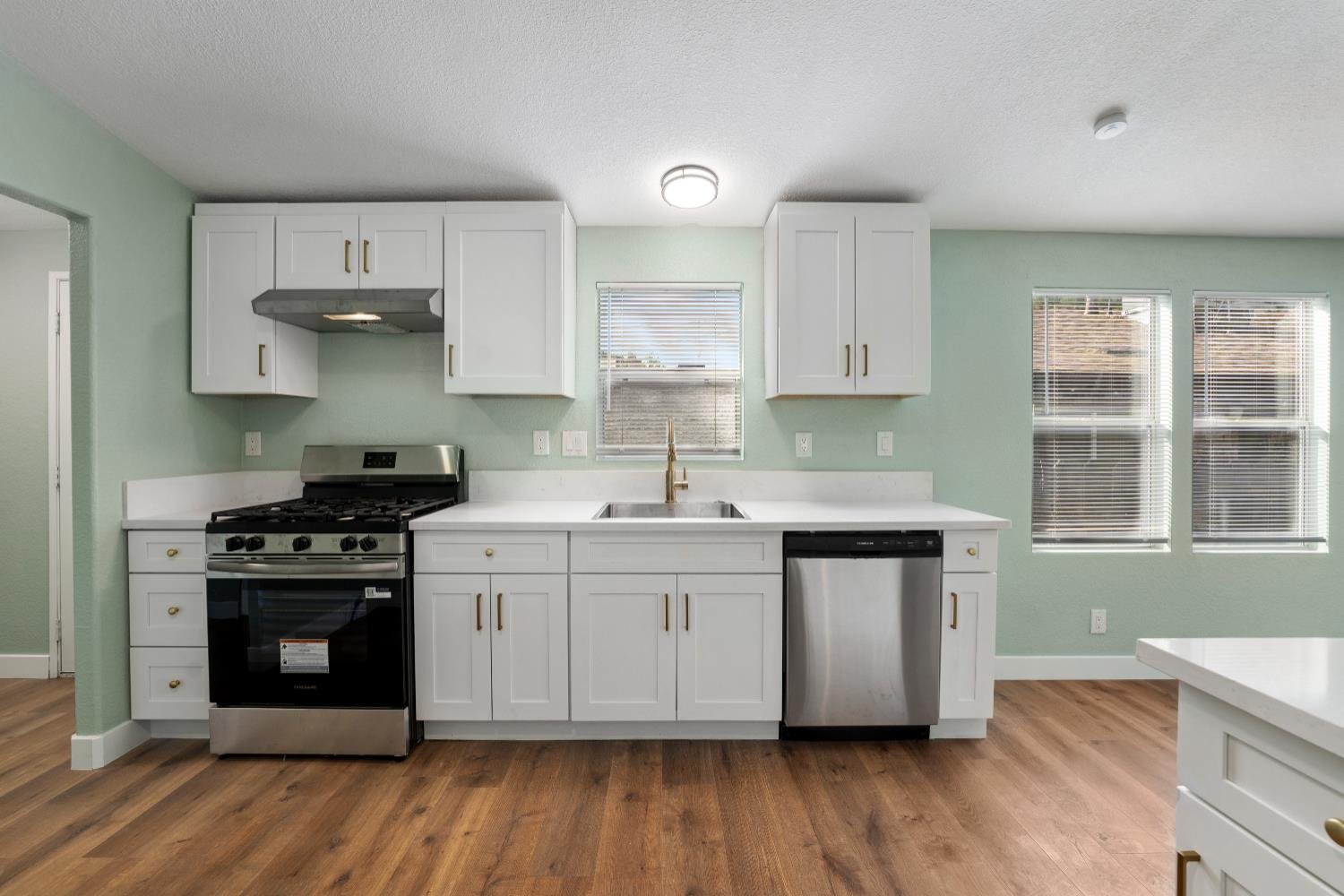 328 N 3rd Ave, Oakdale, CA 95361