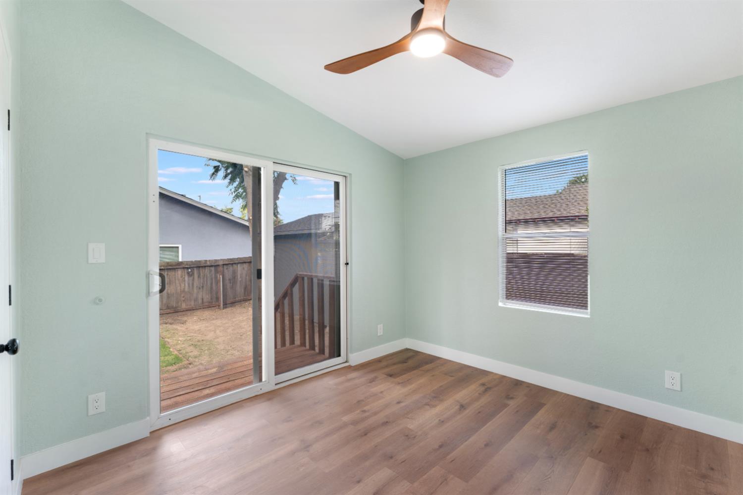 328 N 3rd Ave, Oakdale, CA 95361