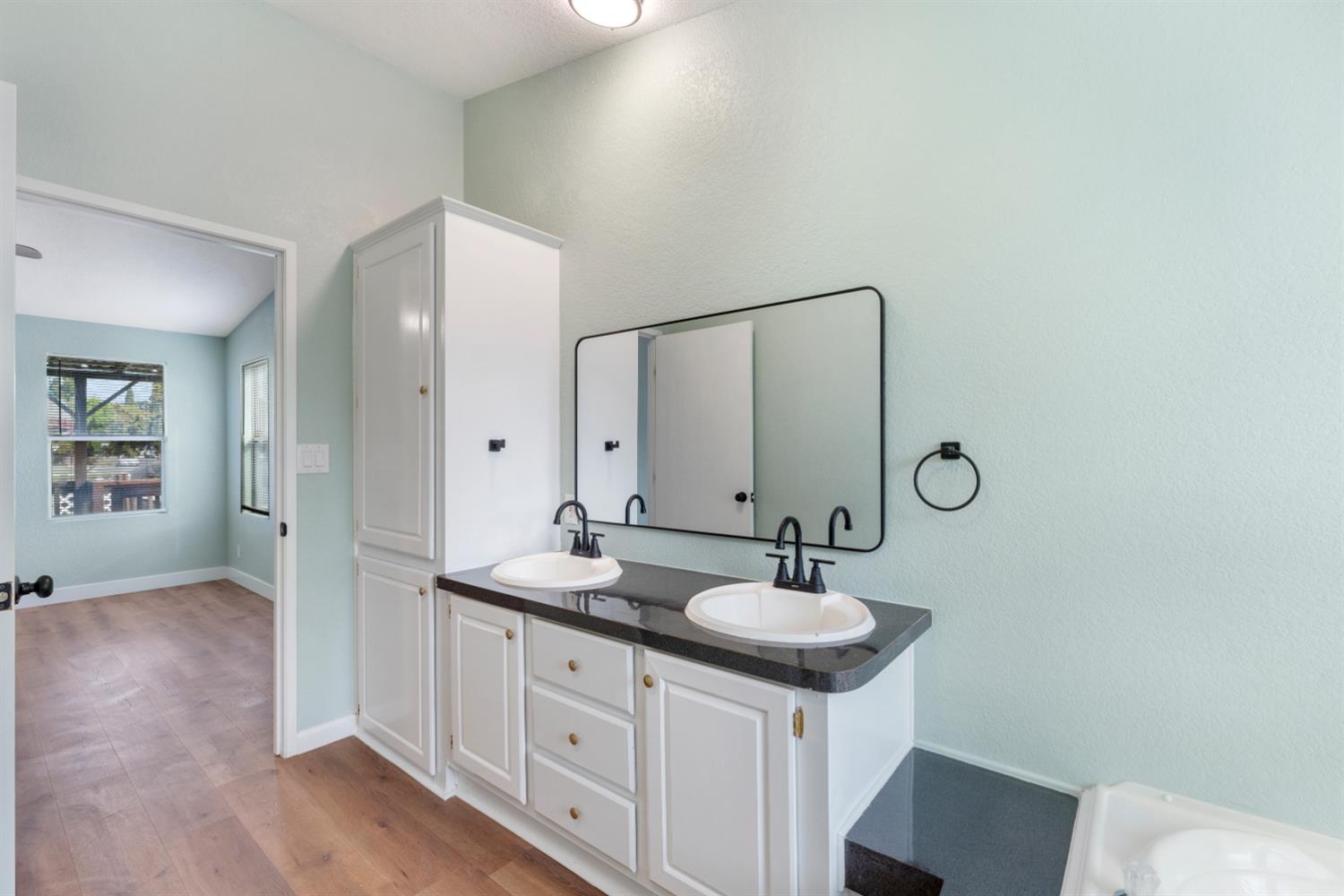 328 N 3rd Ave, Oakdale, CA 95361