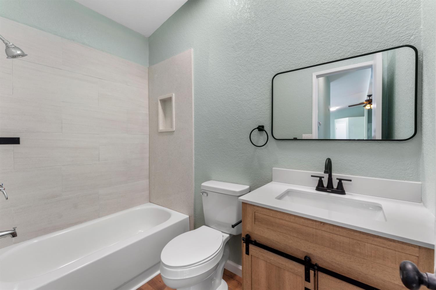 328 N 3rd Ave, Oakdale, CA 95361