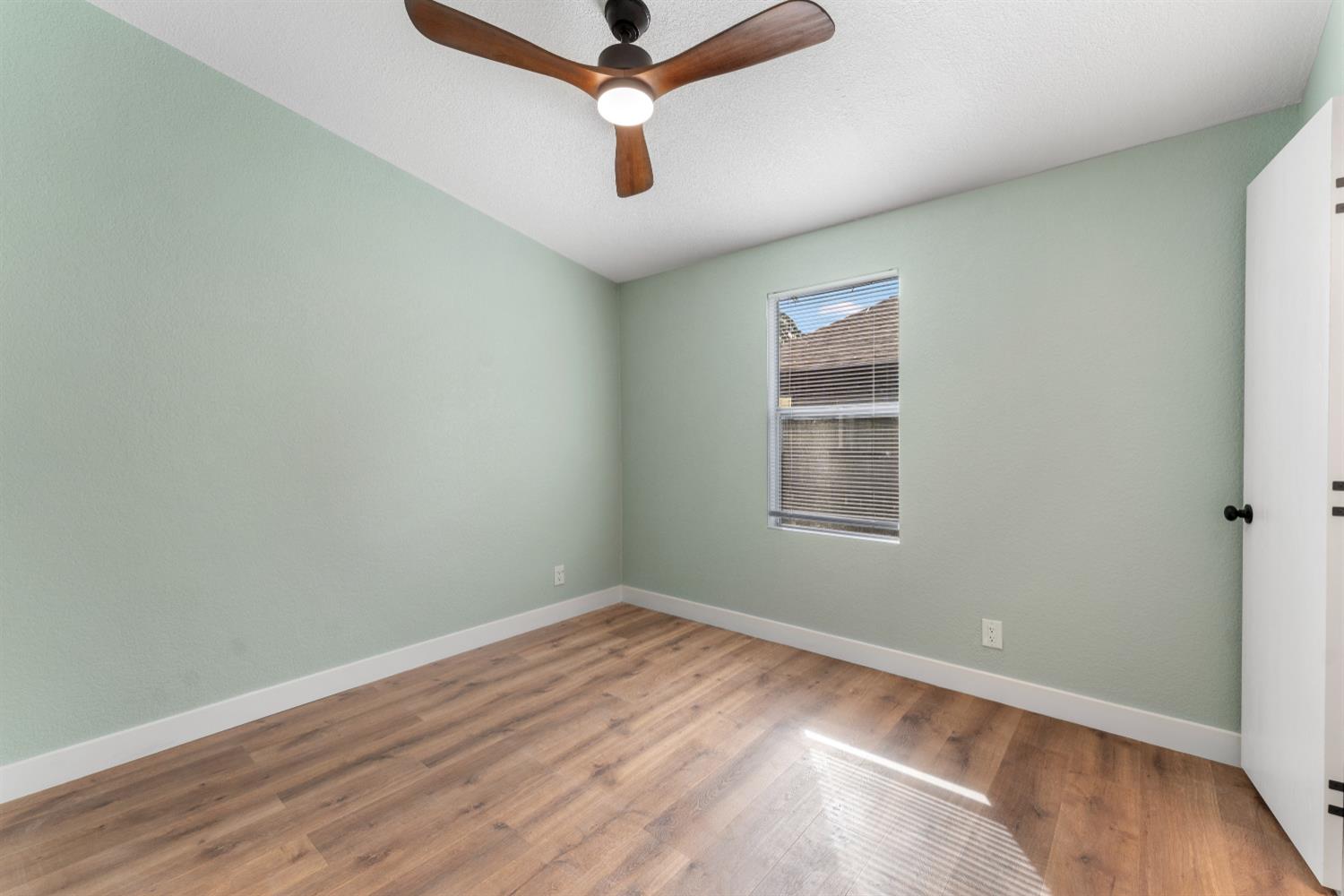 328 N 3rd Ave, Oakdale, CA 95361