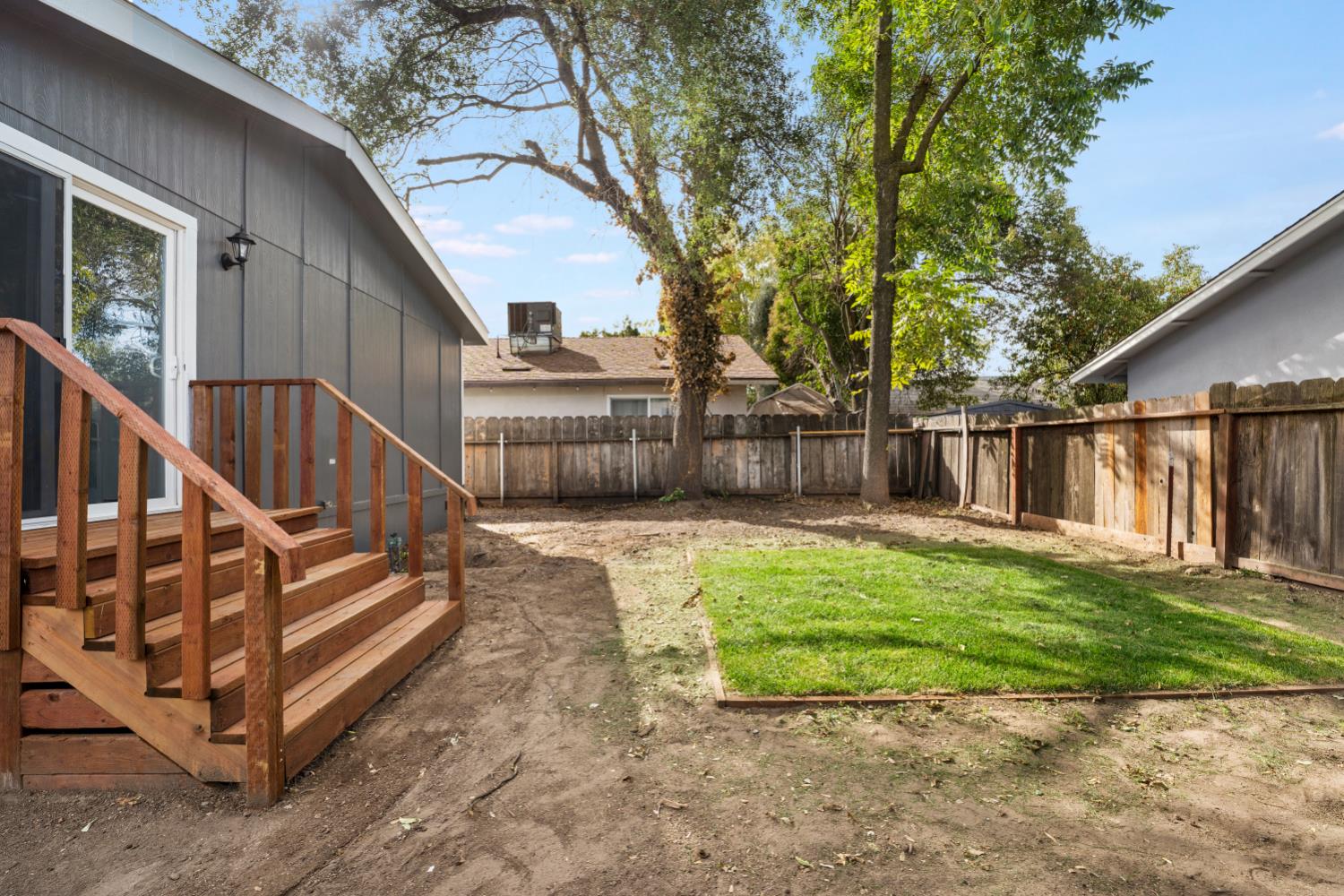 328 N 3rd Ave, Oakdale, CA 95361
