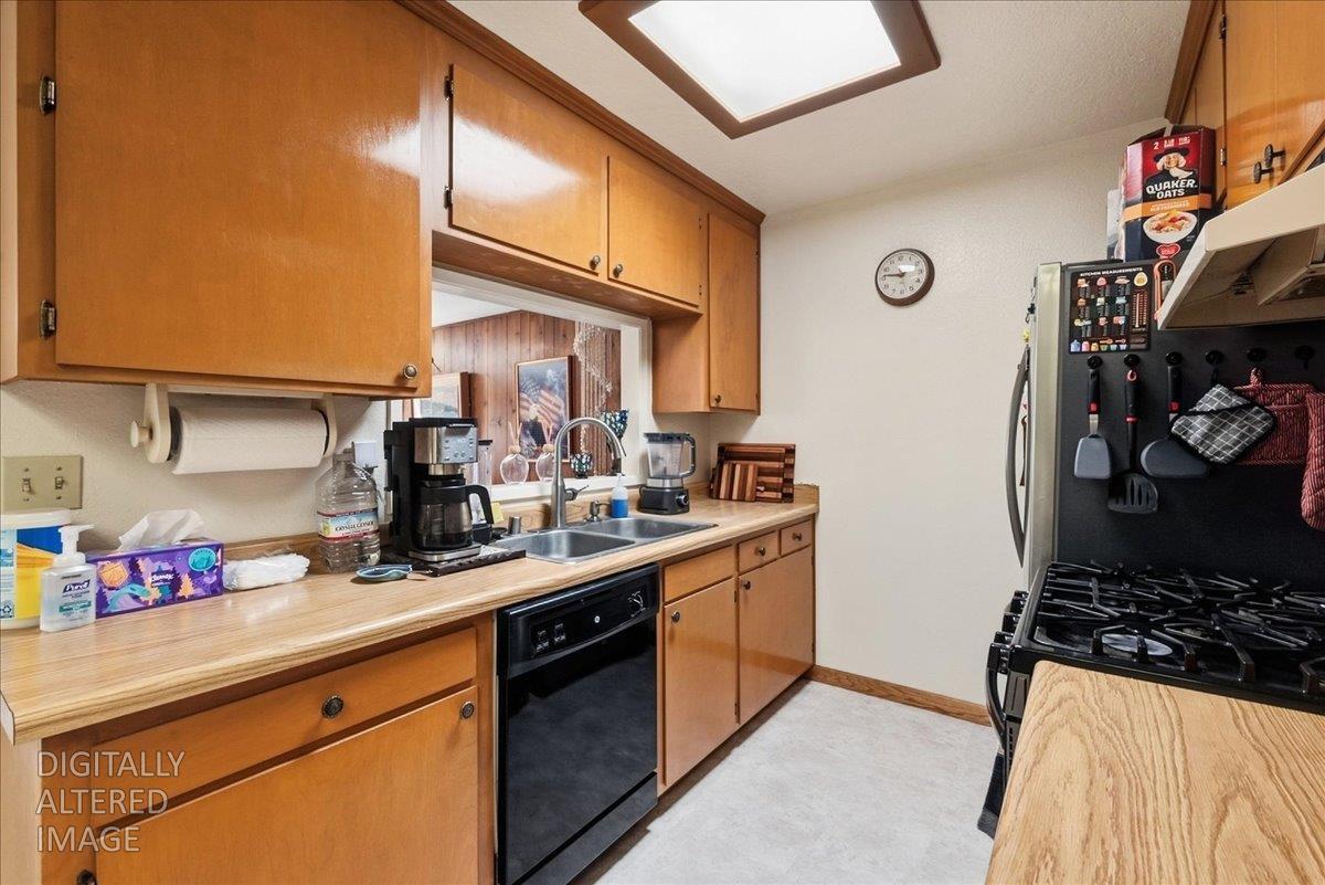264 Dana Ct, Manteca, CA 95336