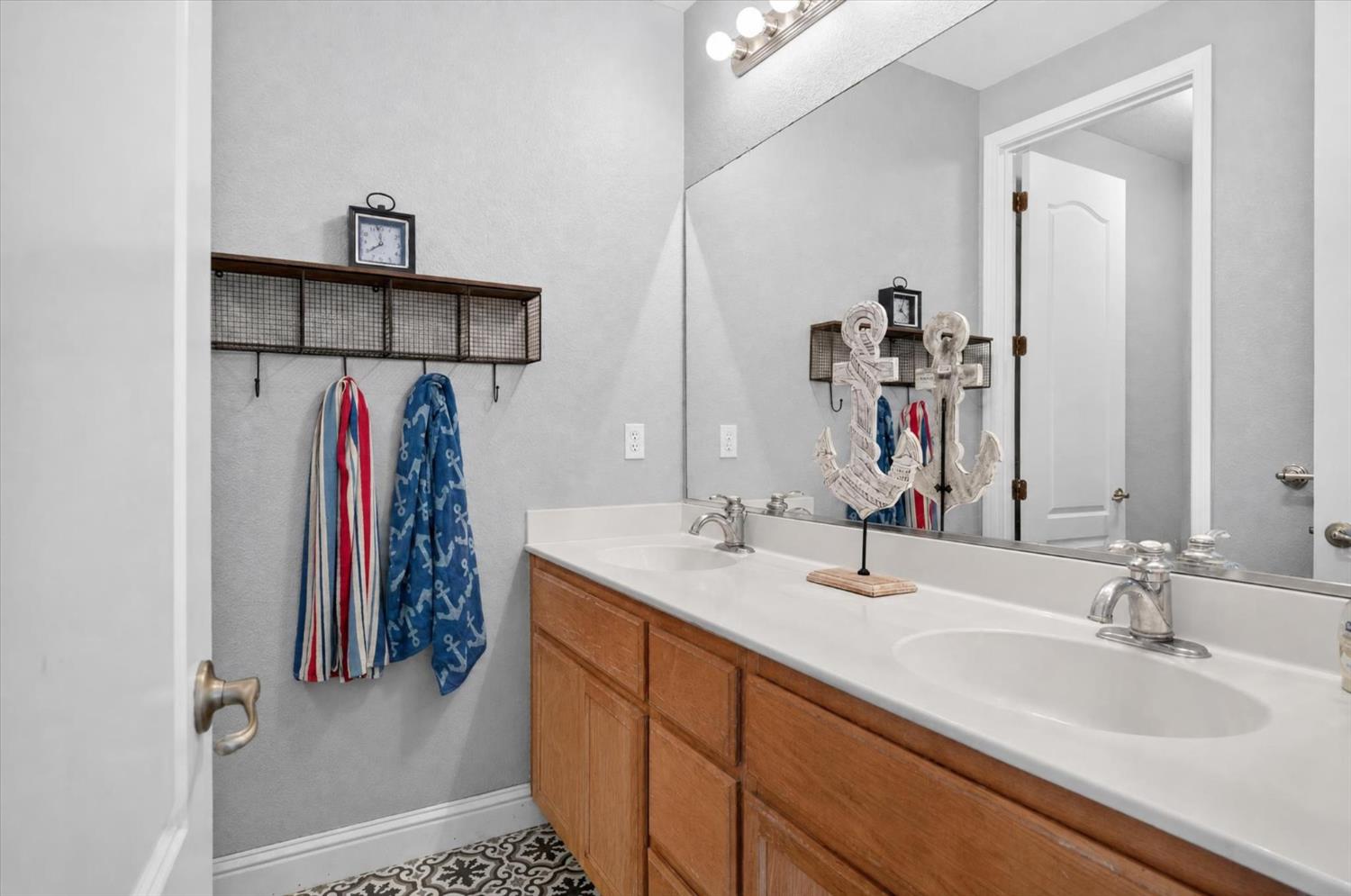 500 Henley Pkwy, Patterson, CA 95363