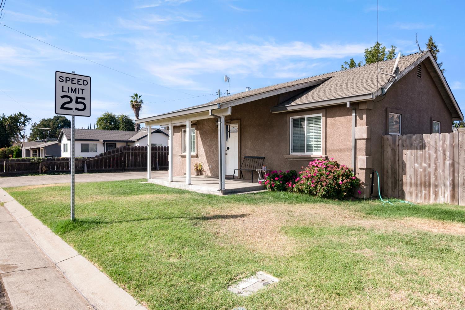 1329 1327 Irwin Ave, Escalon, CA 95320