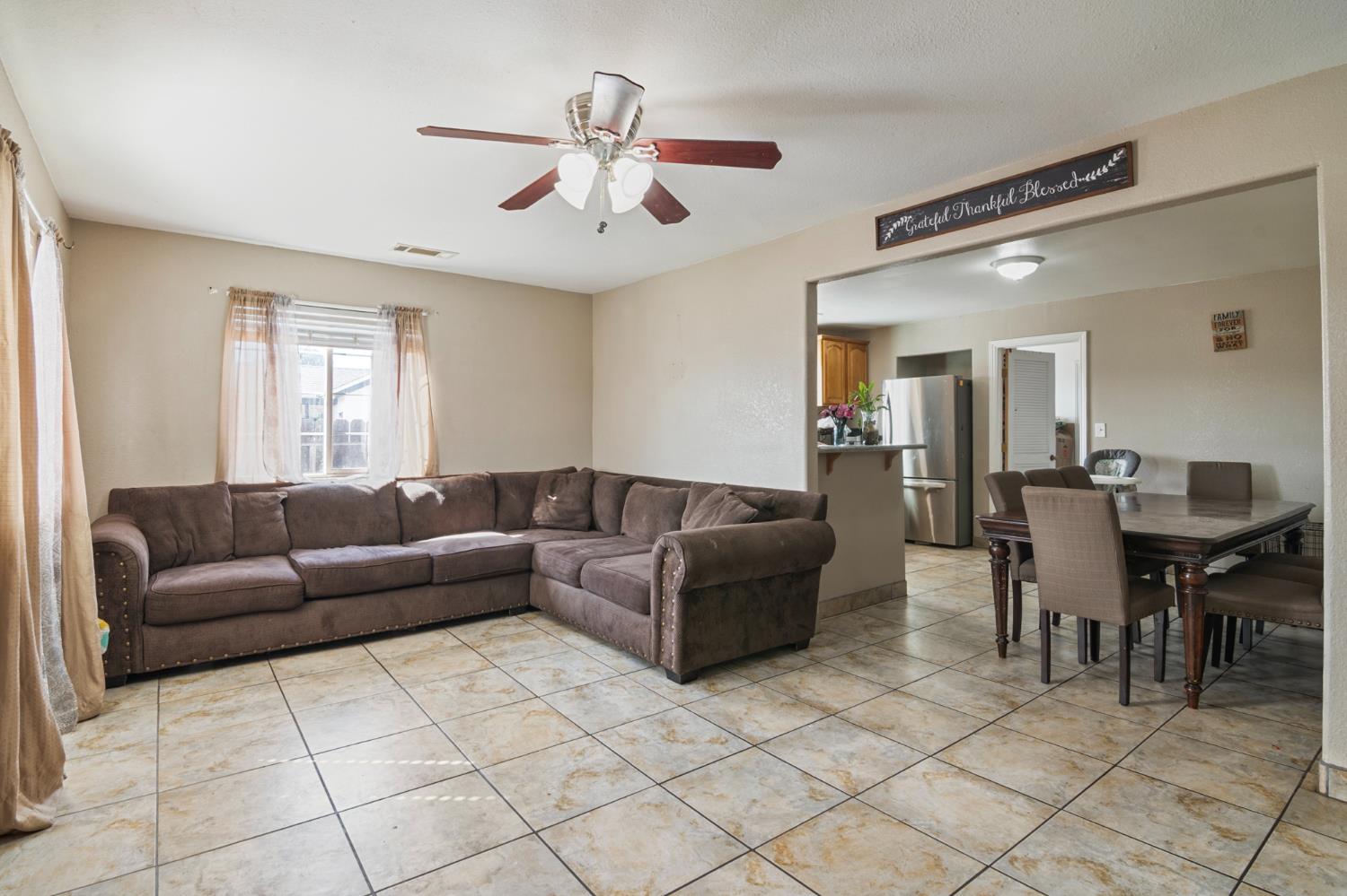 1329 1327 Irwin Ave, Escalon, CA 95320