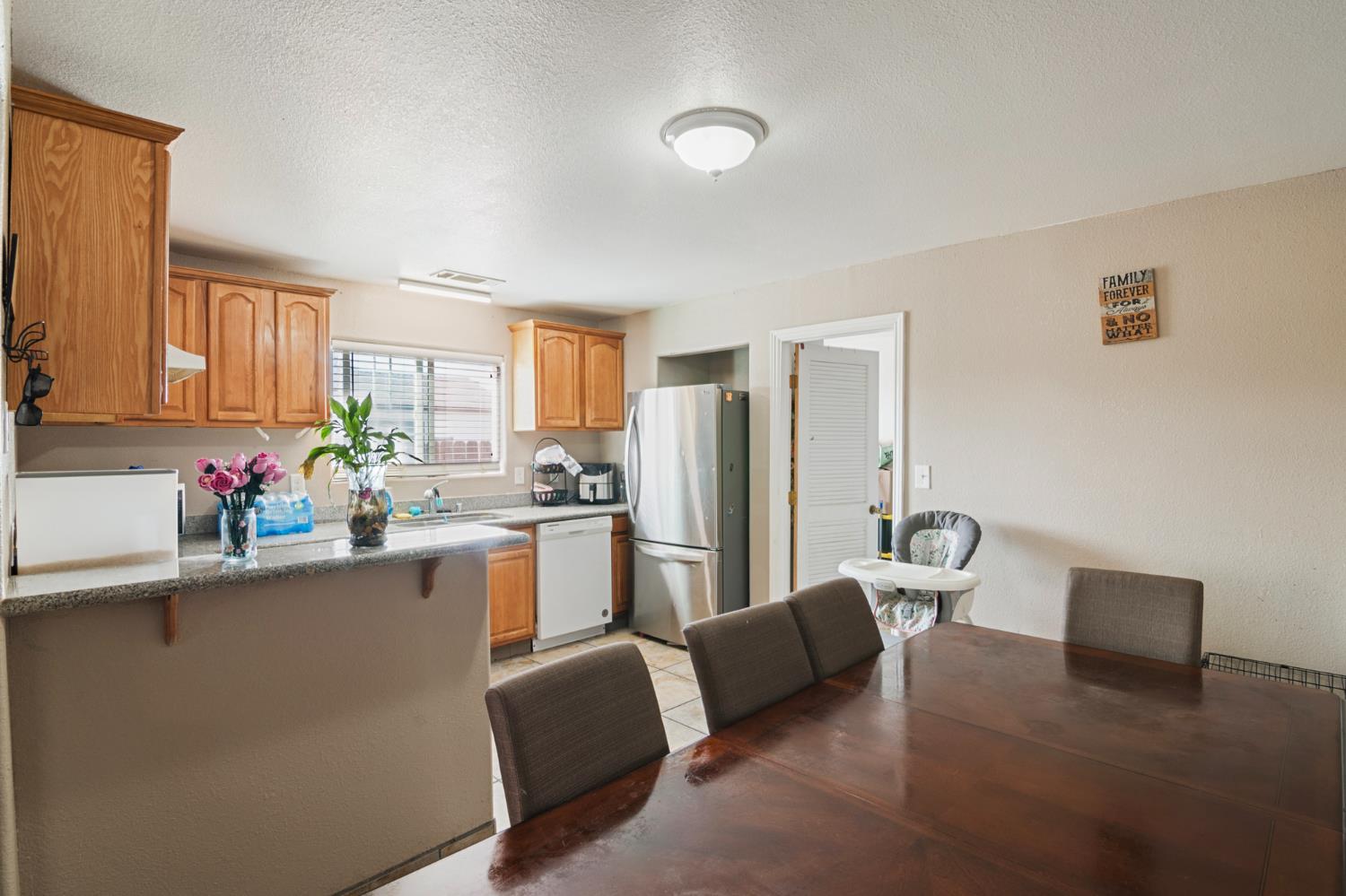 1329 1327 Irwin Ave, Escalon, CA 95320