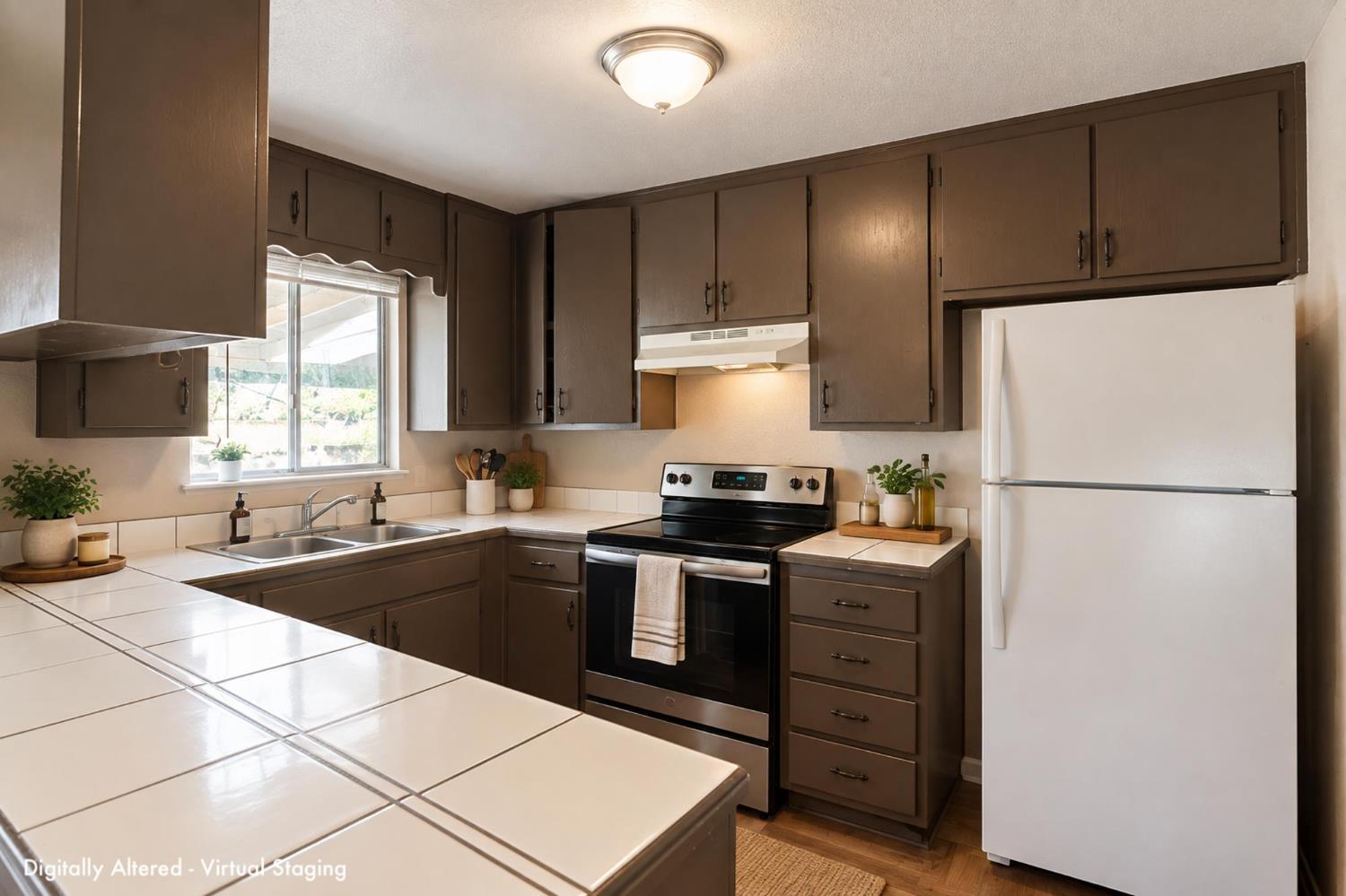 1329 1327 Irwin Ave, Escalon, CA 95320