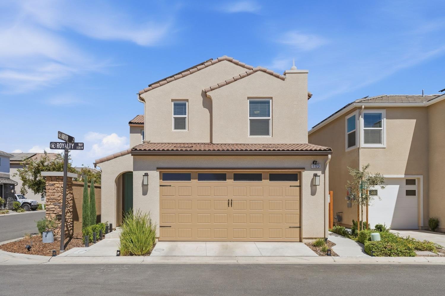 1123 Royalty Way, Madera, CA 93636