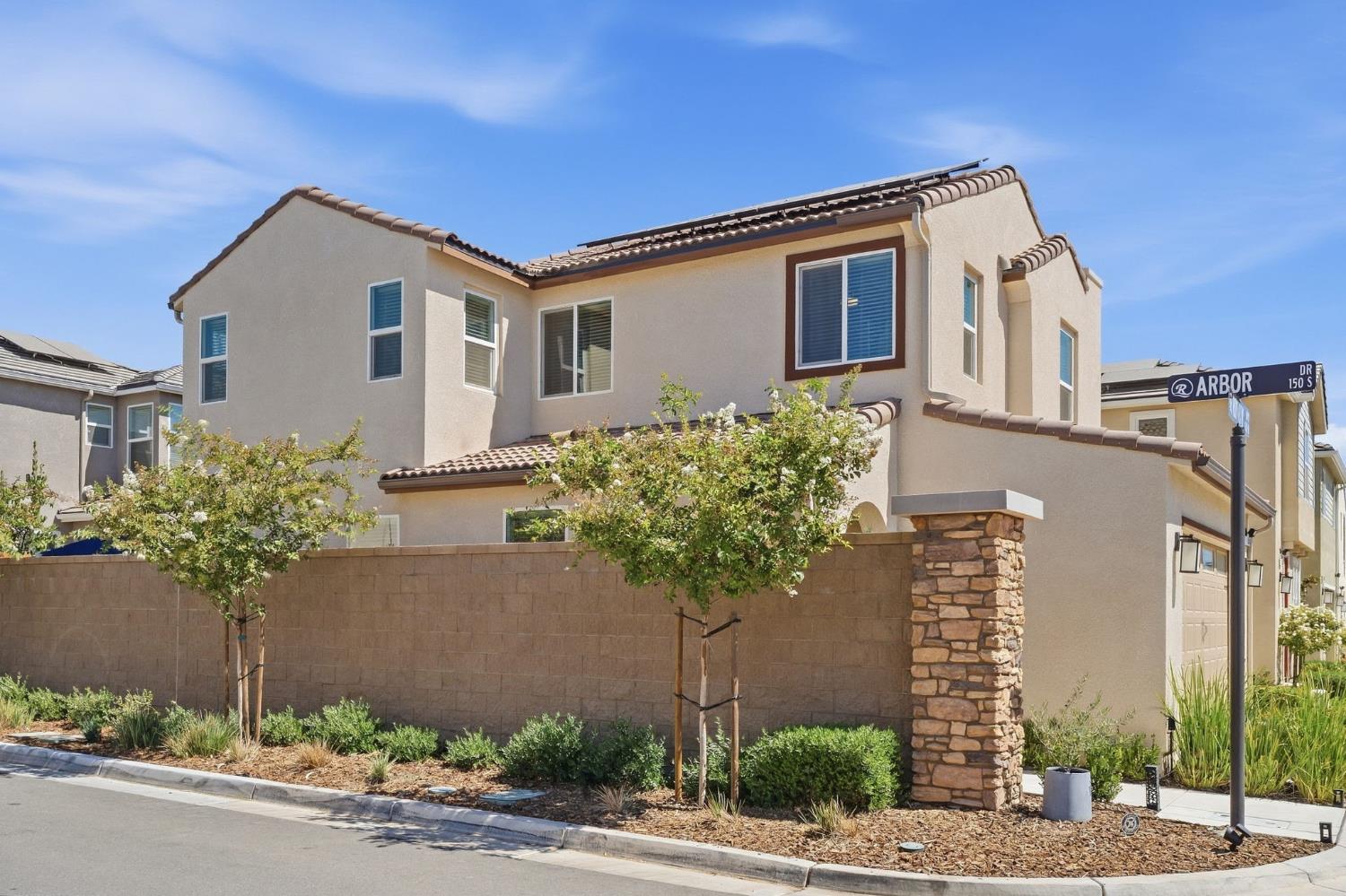 1123 Royalty Way, Madera, CA 93636