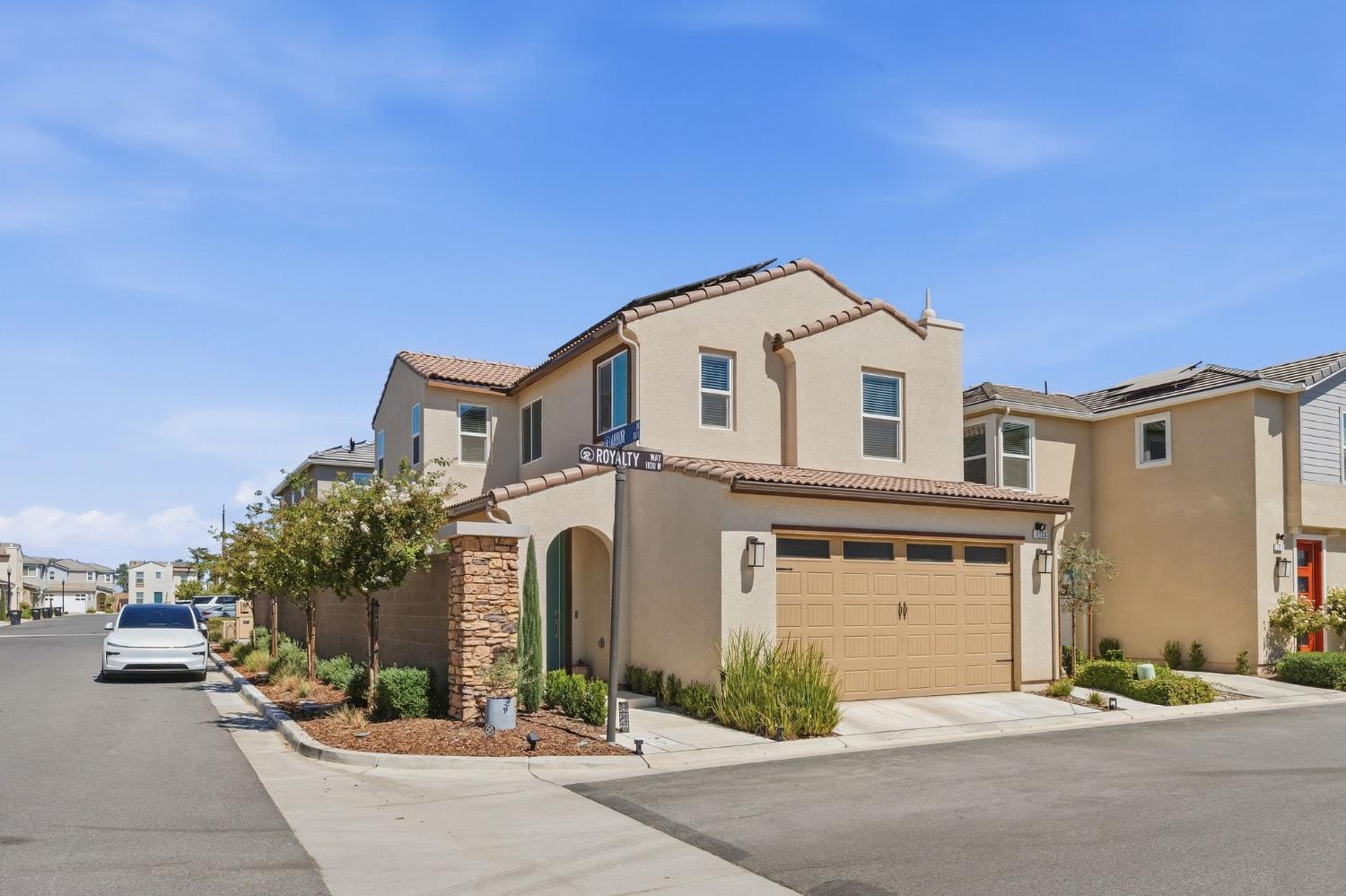 1123 Royalty Way, Madera, CA 93636