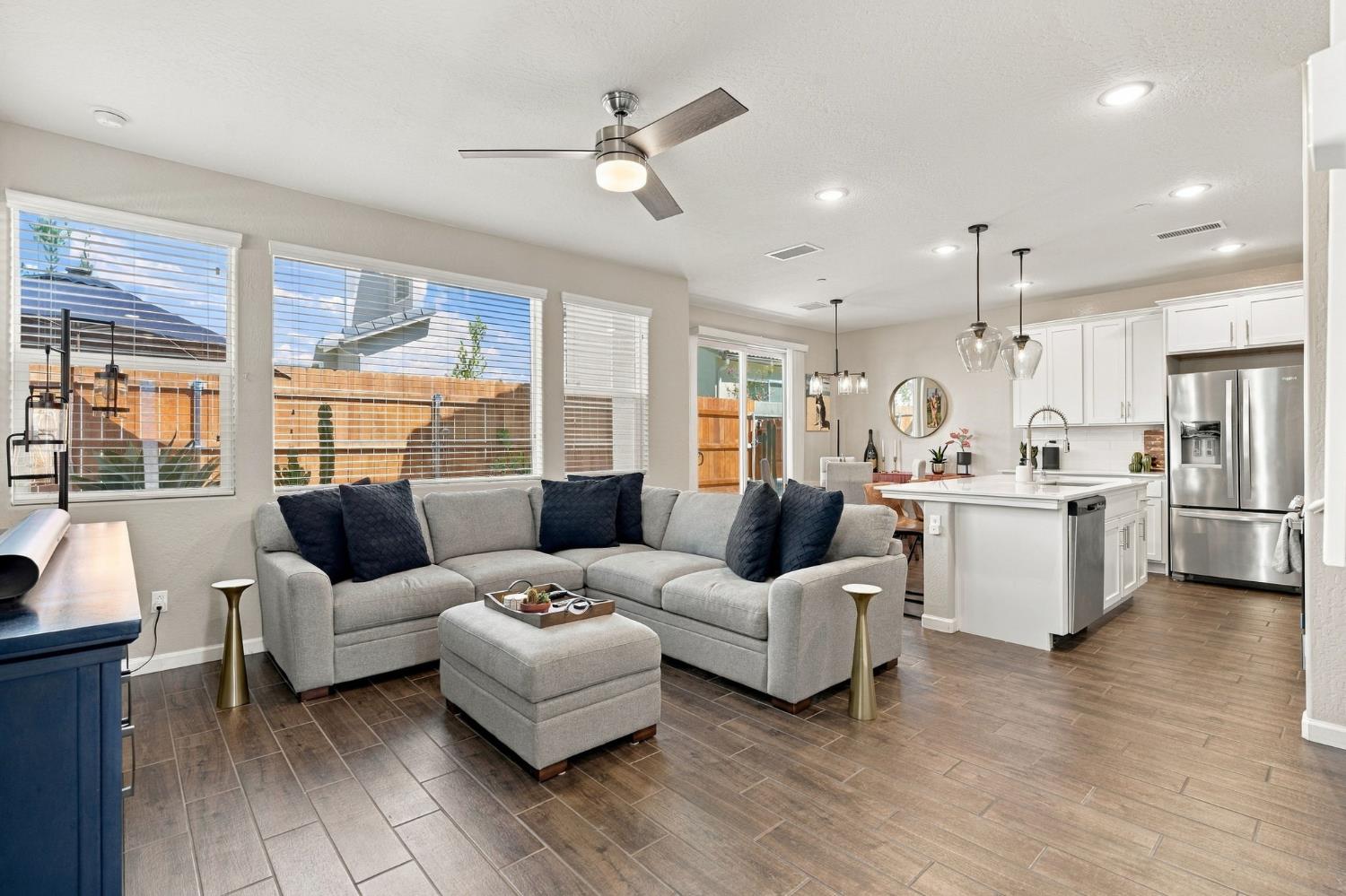 1123 Royalty Way, Madera, CA 93636
