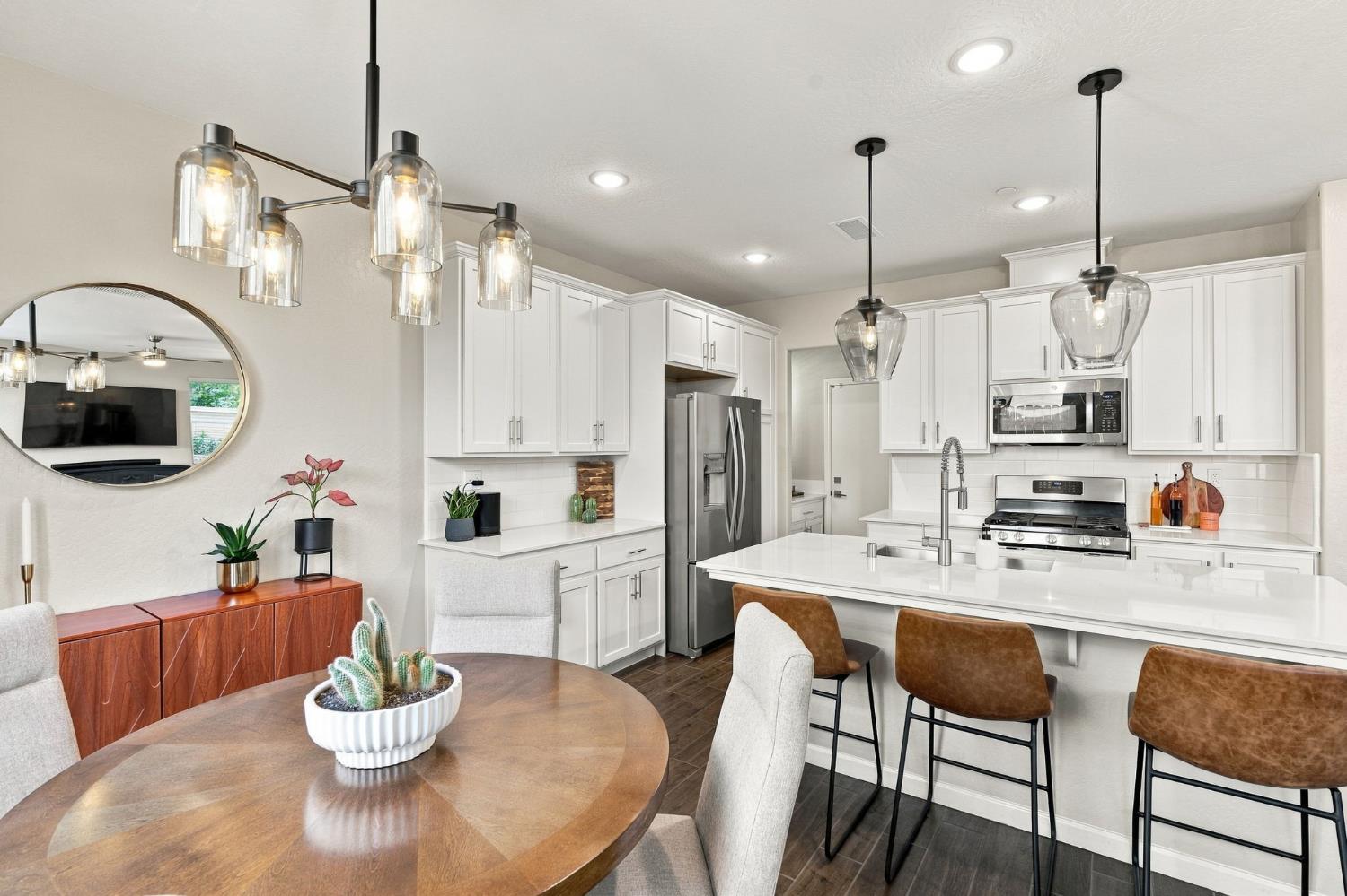 1123 Royalty Way, Madera, CA 93636