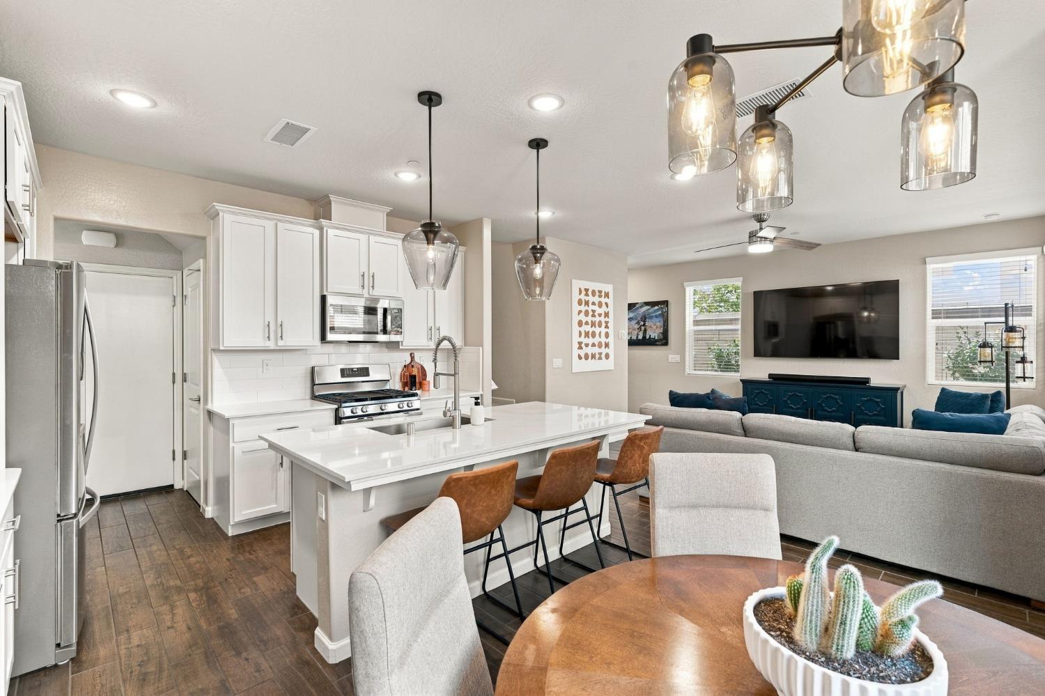 1123 Royalty Way, Madera, CA 93636