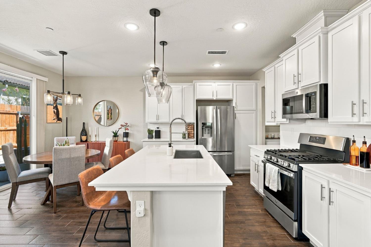 1123 Royalty Way, Madera, CA 93636