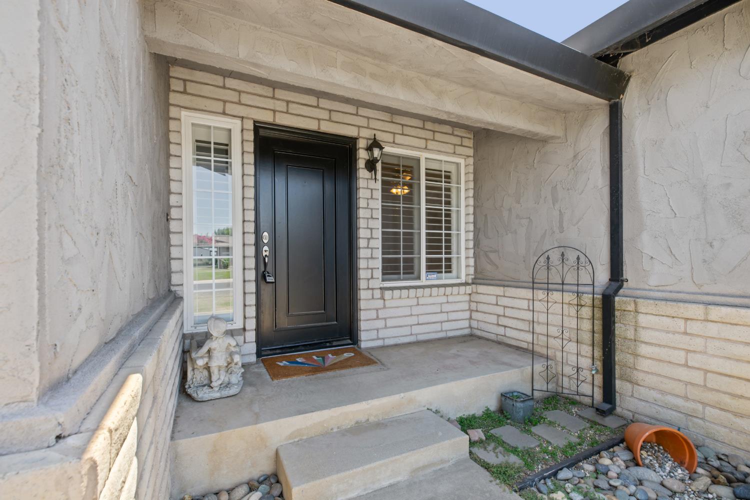 1730 Colombard Ct, Escalon, CA 95320