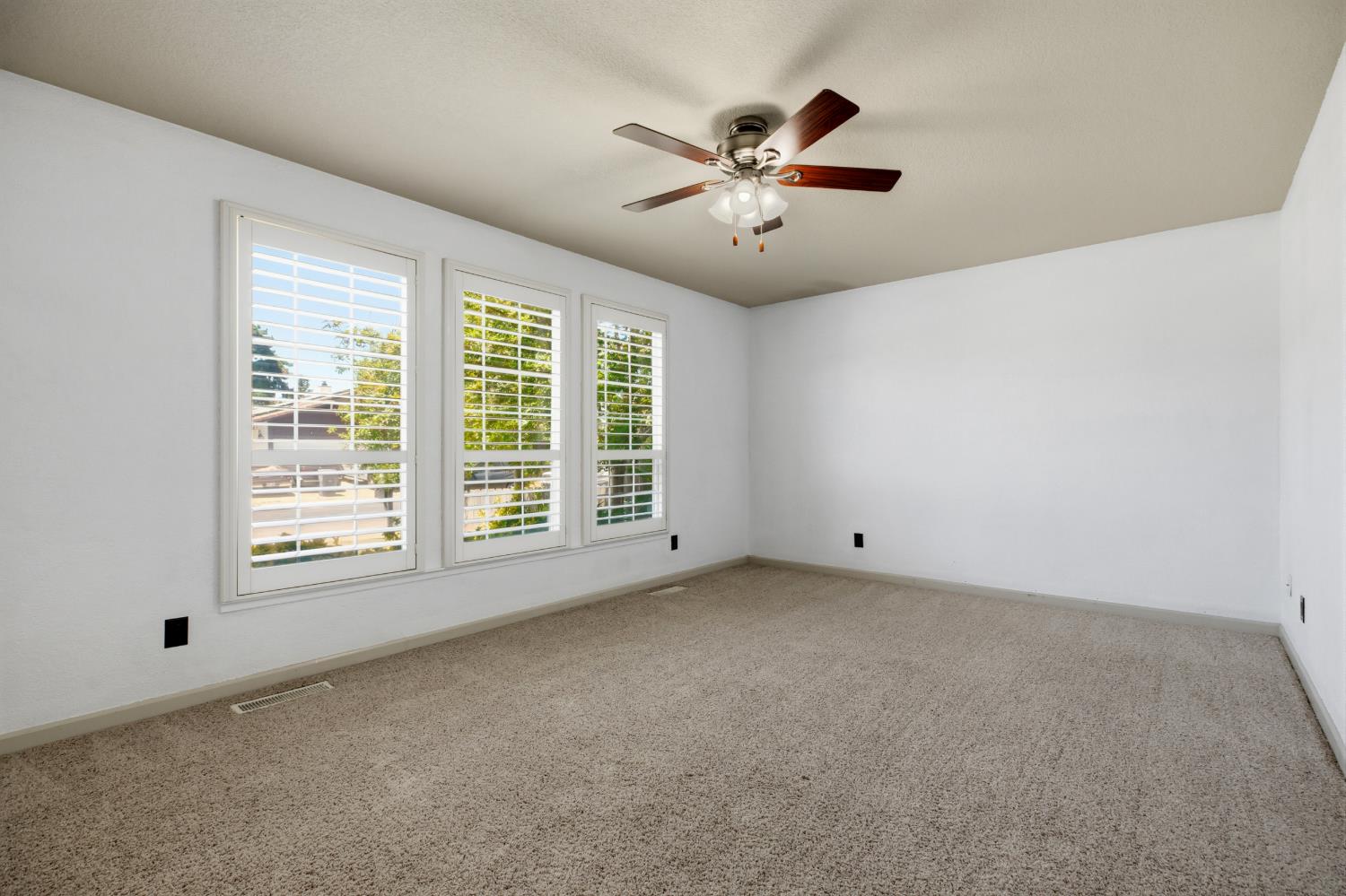 1730 Colombard Ct, Escalon, CA 95320