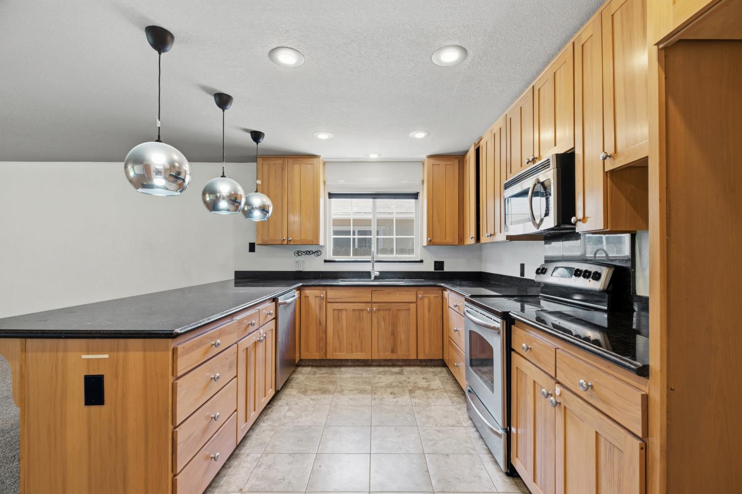 1730 Colombard Ct, Escalon, CA 95320