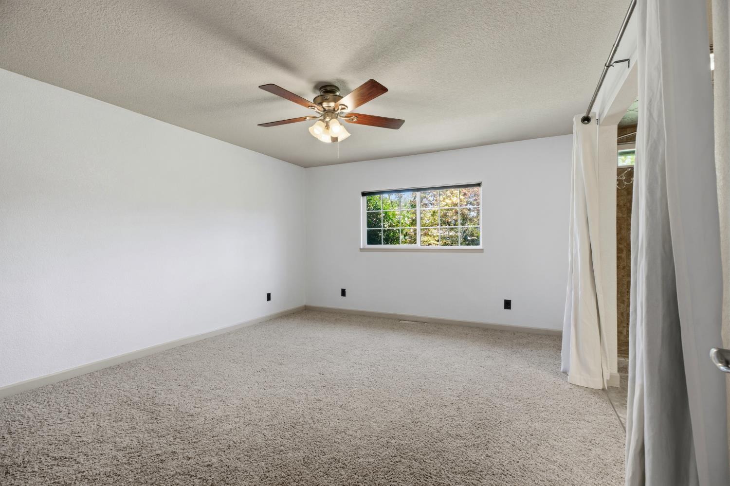 1730 Colombard Ct, Escalon, CA 95320