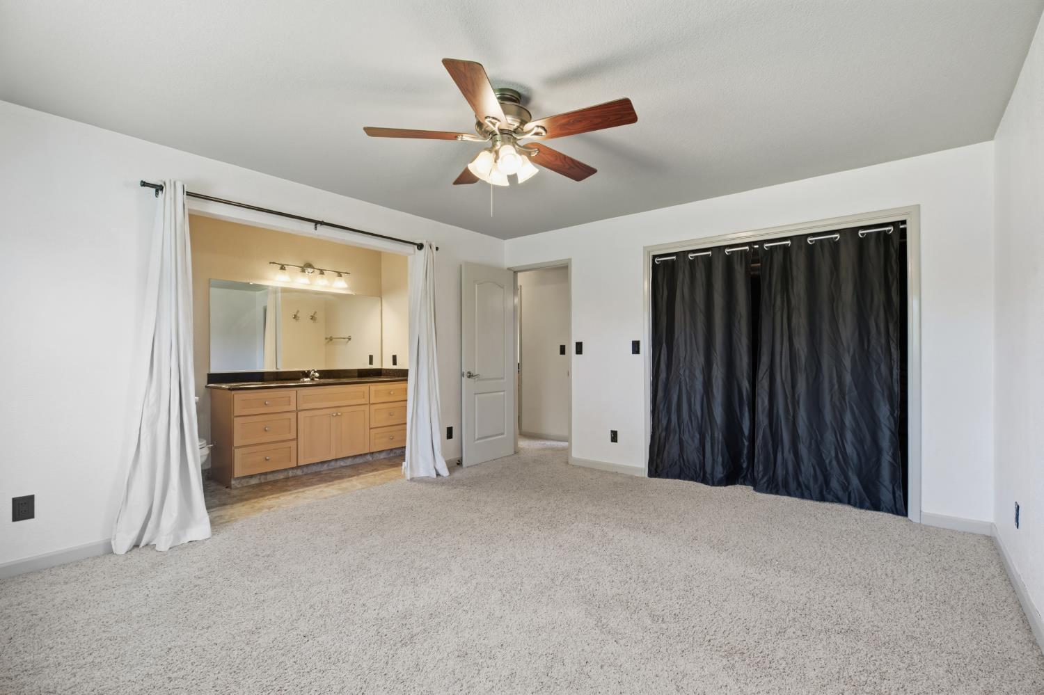1730 Colombard Ct, Escalon, CA 95320