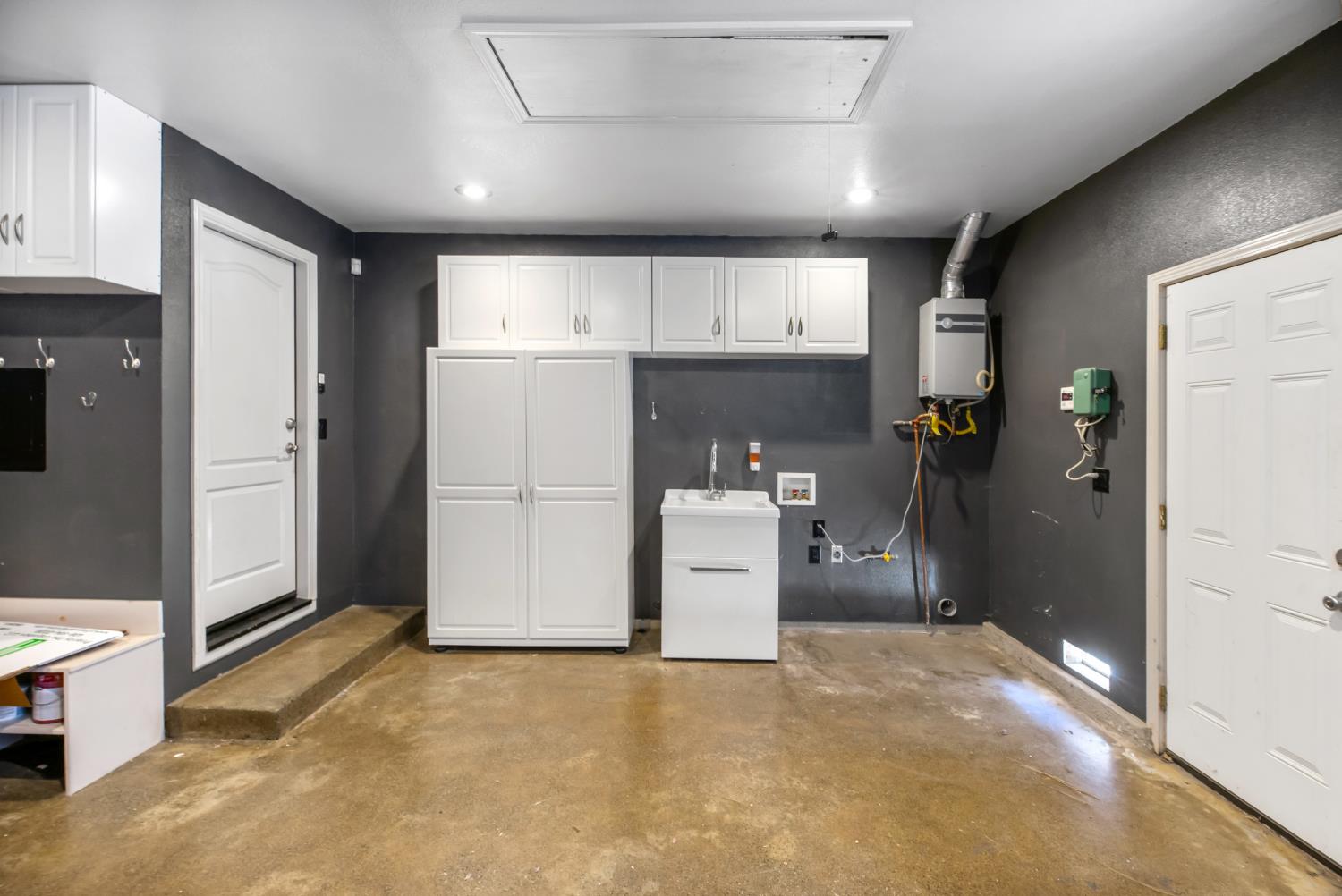 1730 Colombard Ct, Escalon, CA 95320
