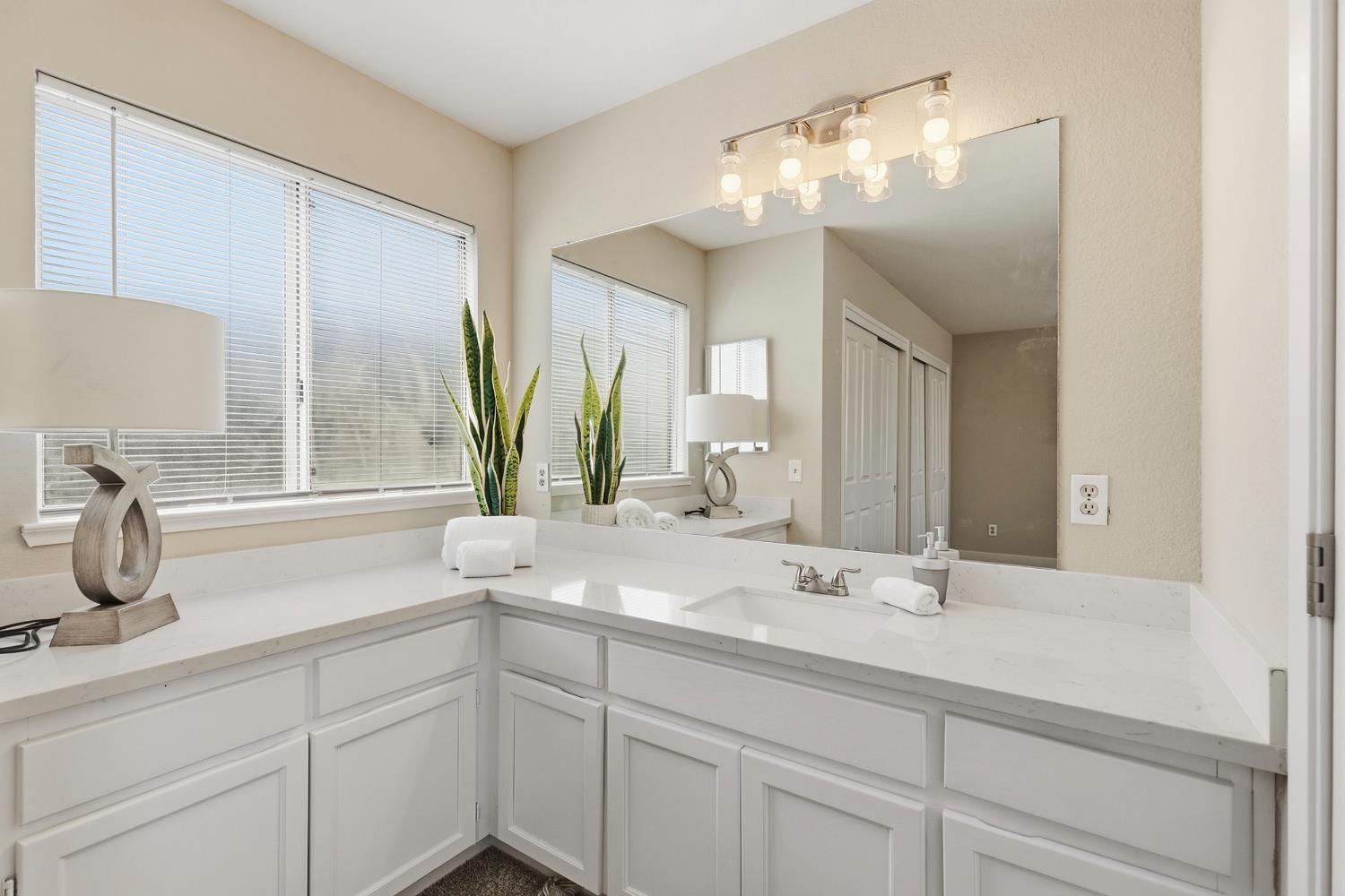 1422 Tawny Ln, Turlock, CA 95380