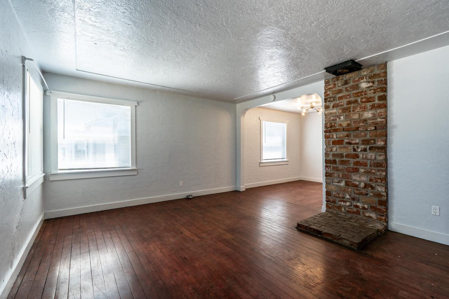 360 E 19th St, Merced, CA 95340