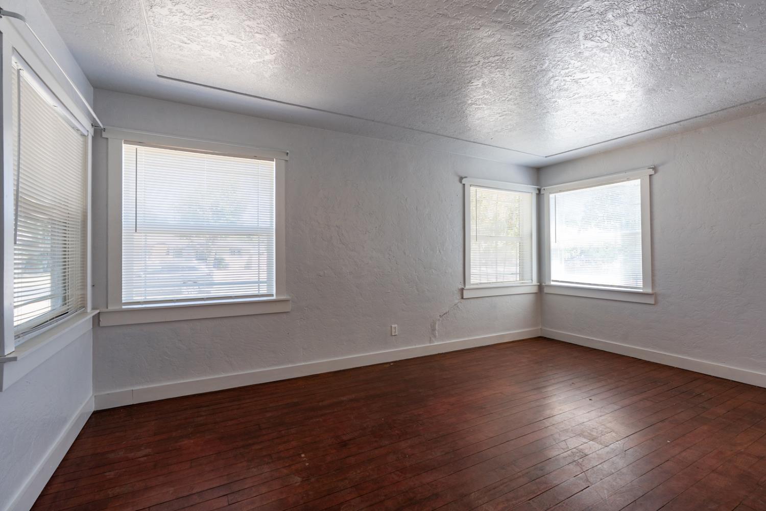 360 E 19th St, Merced, CA 95340