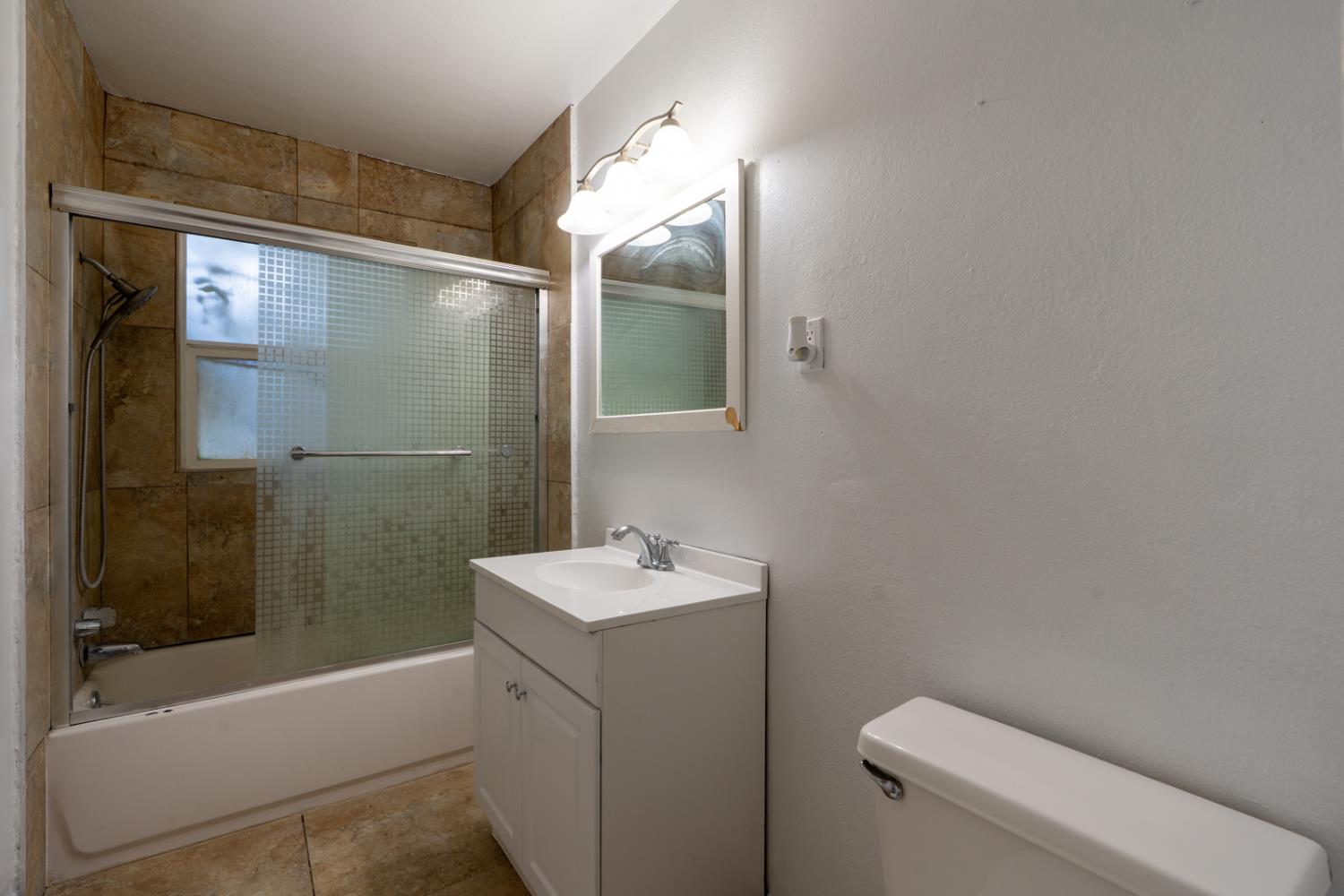360 E 19th St, Merced, CA 95340