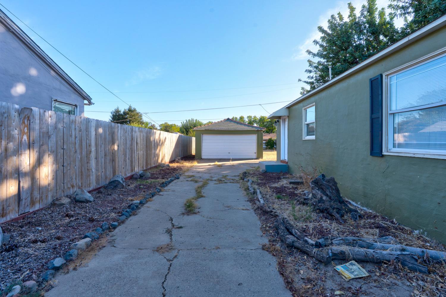 360 E 19th St, Merced, CA 95340