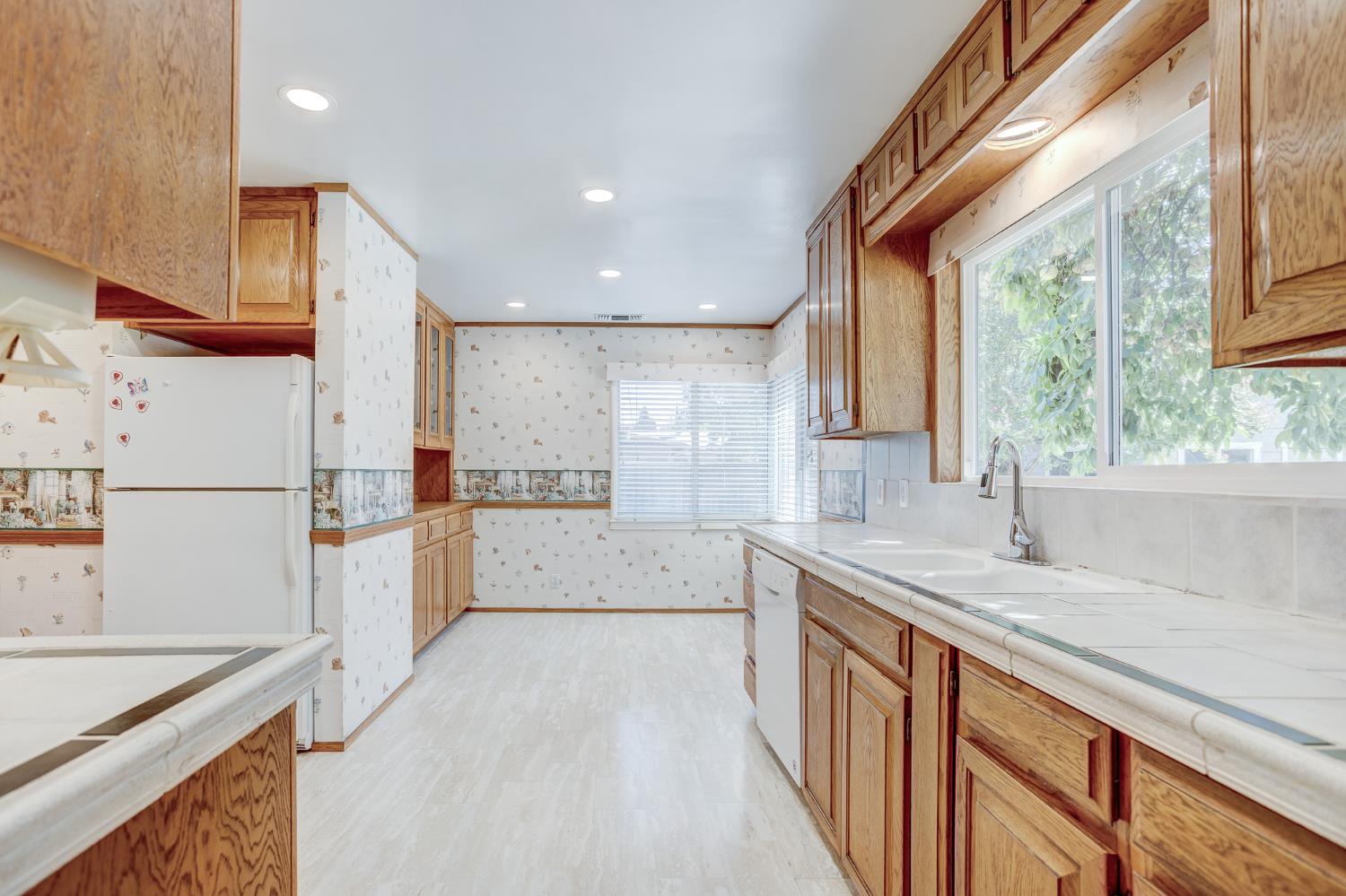 612 Hilton St, Modesto, CA 95350