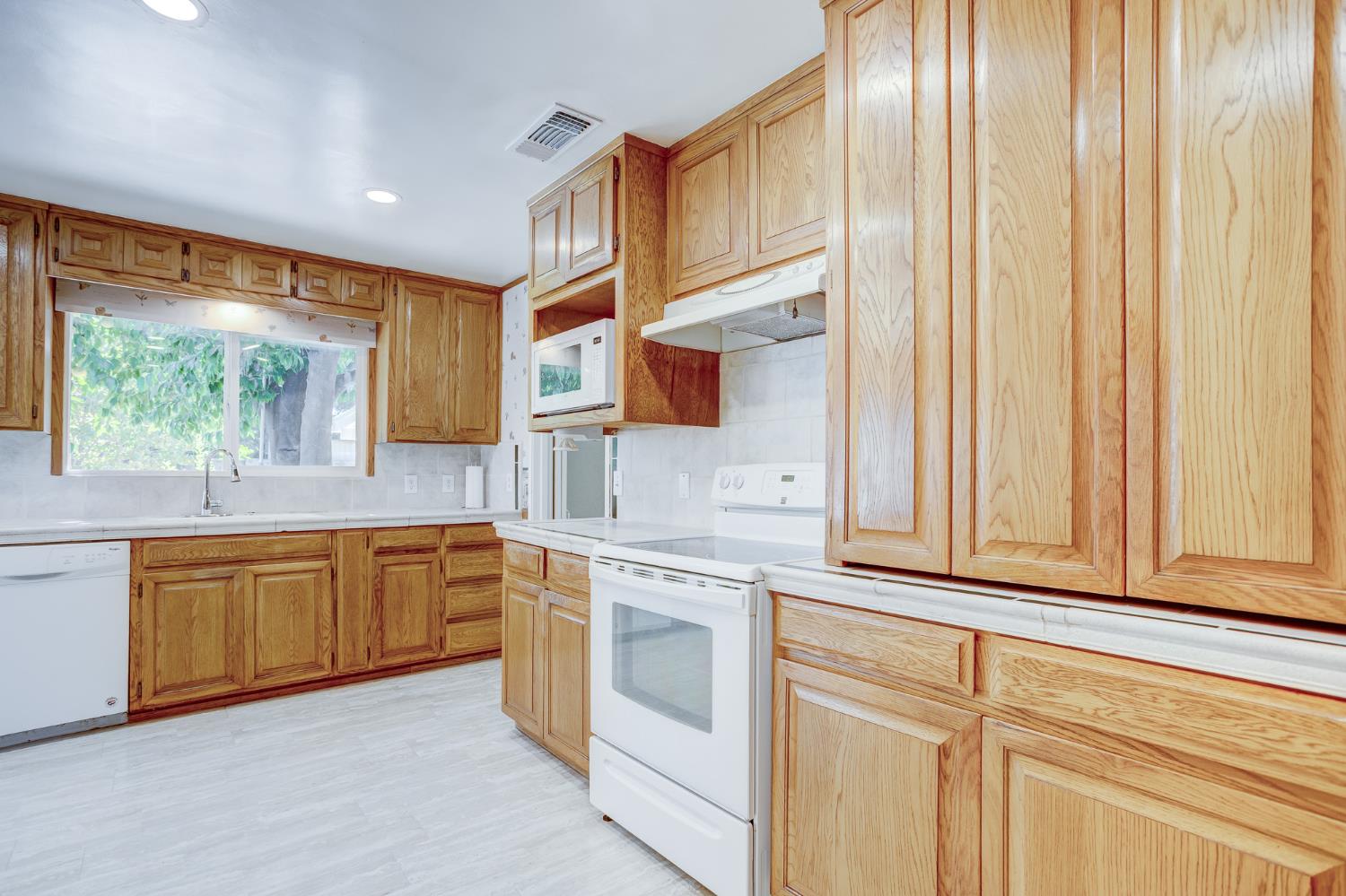 612 Hilton St, Modesto, CA 95350